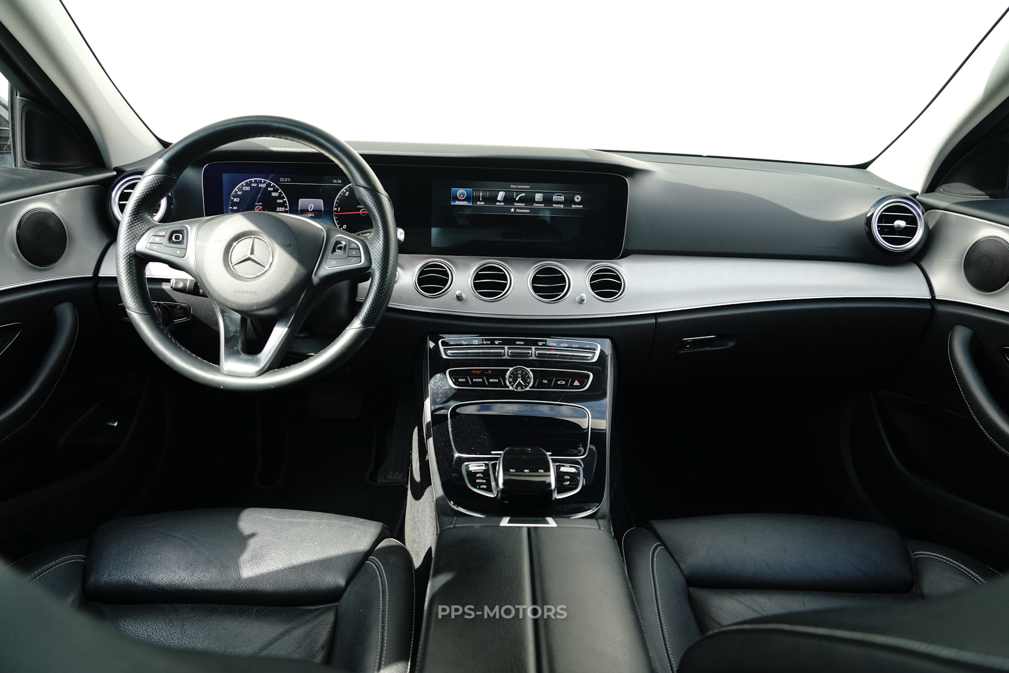 Mercedes Benz E220 BLUETEC photo 7