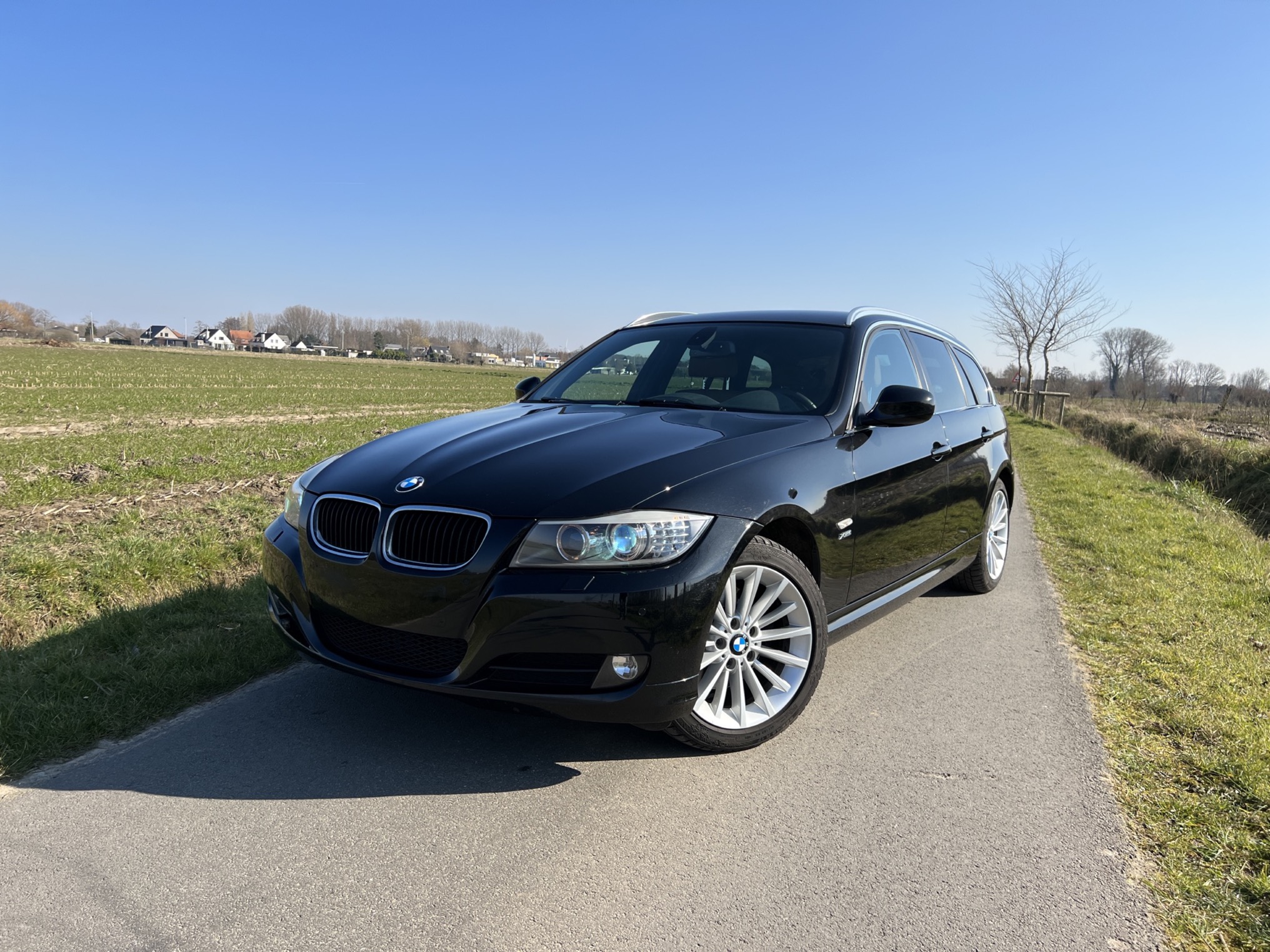 BMW 320d xDrive photo 3
