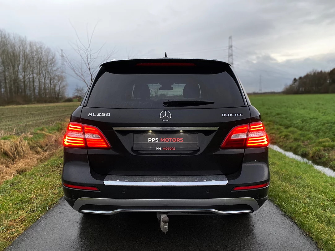 Mercedes Benz ML250 CDI BLUETEC photo 3