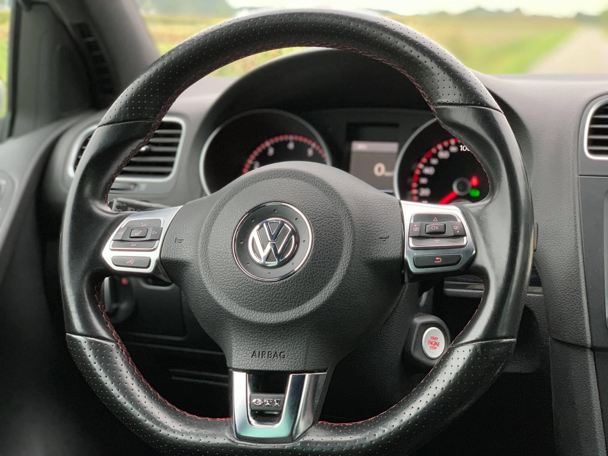 Volkswagen GOLF GTI 2.0 photo 11