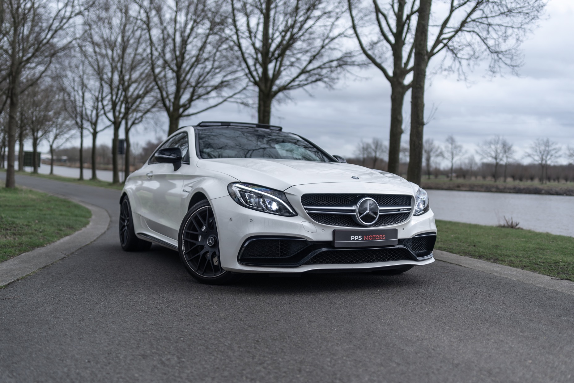 Mercedes Benz C63 AMG 4.0 BITURBO V8 photo 7