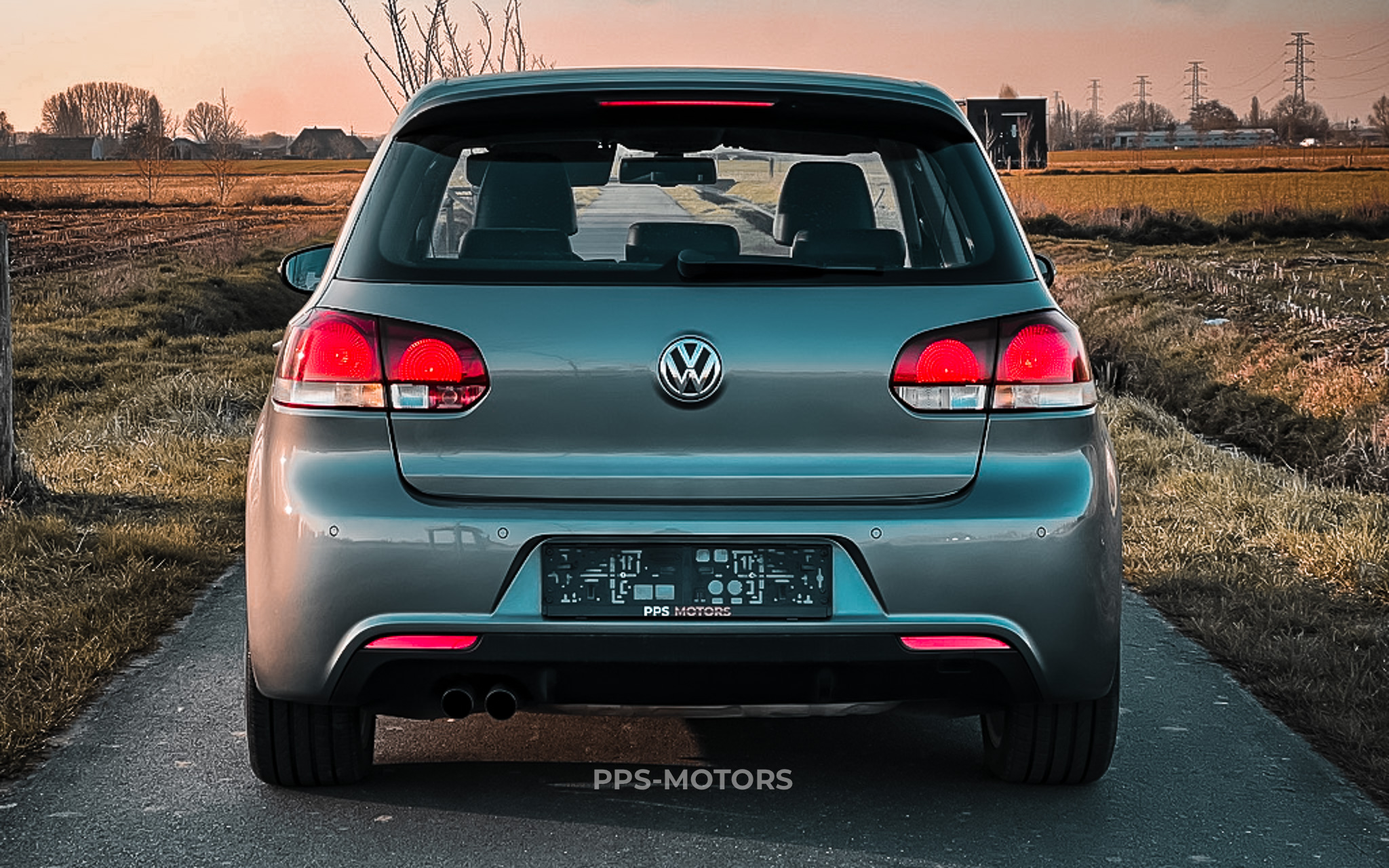 Volkswagen GOLF VI 2.0 TDI R-LINE photo 4