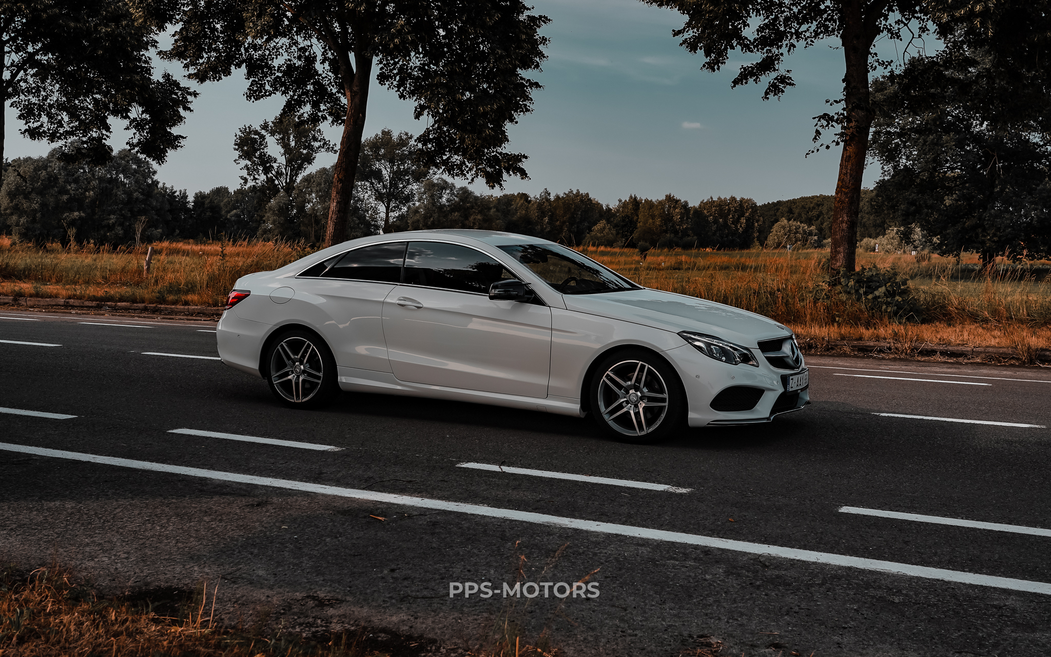 Mercedes Benz E220 COUPÉ photo 28