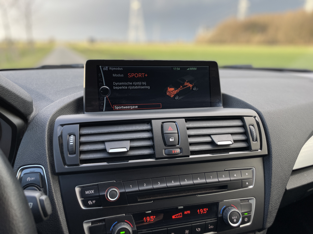 BMW 118d photo 11