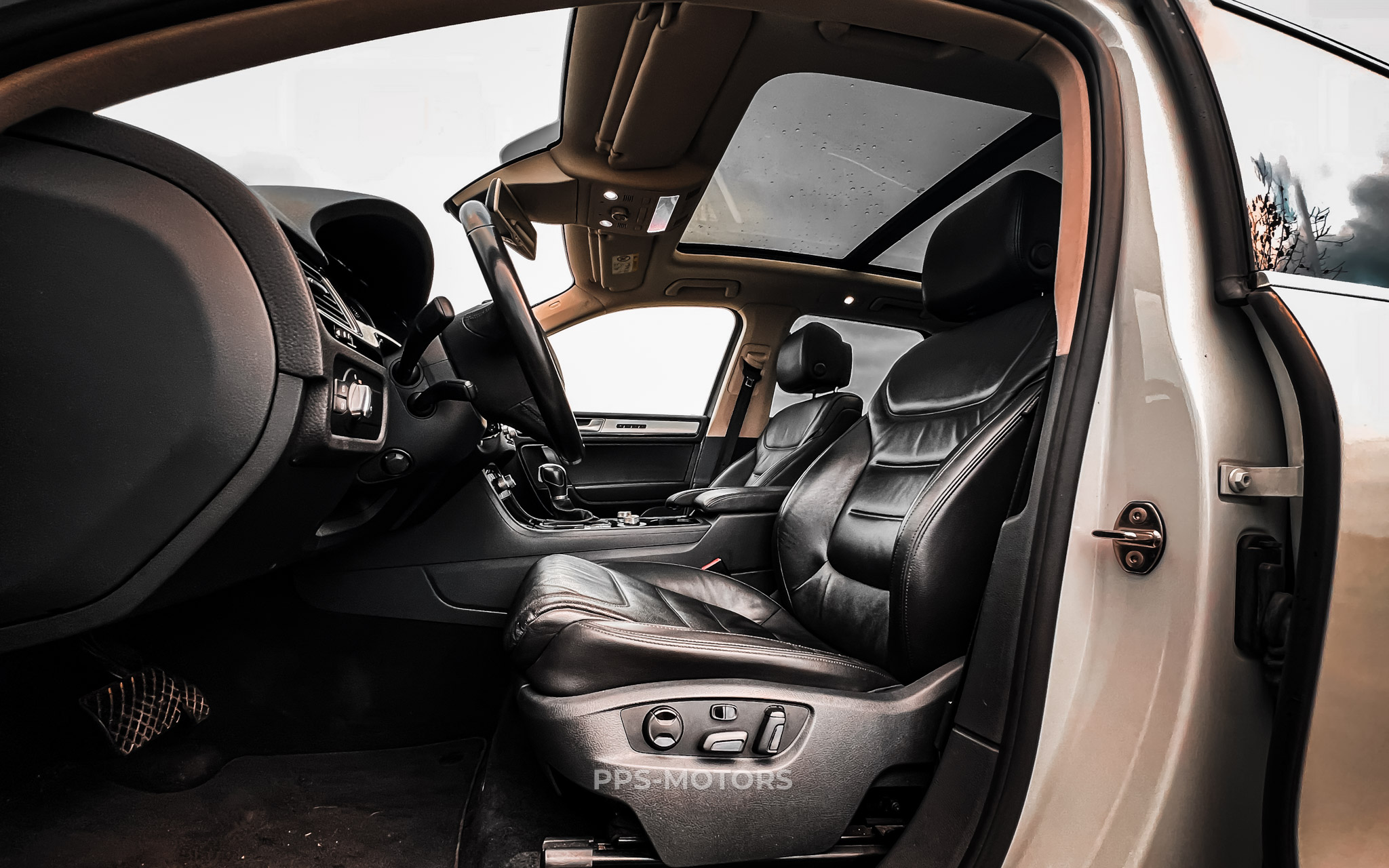 Volkswagen TOUAREG 3.0 TDI V6 R-LINE photo 17