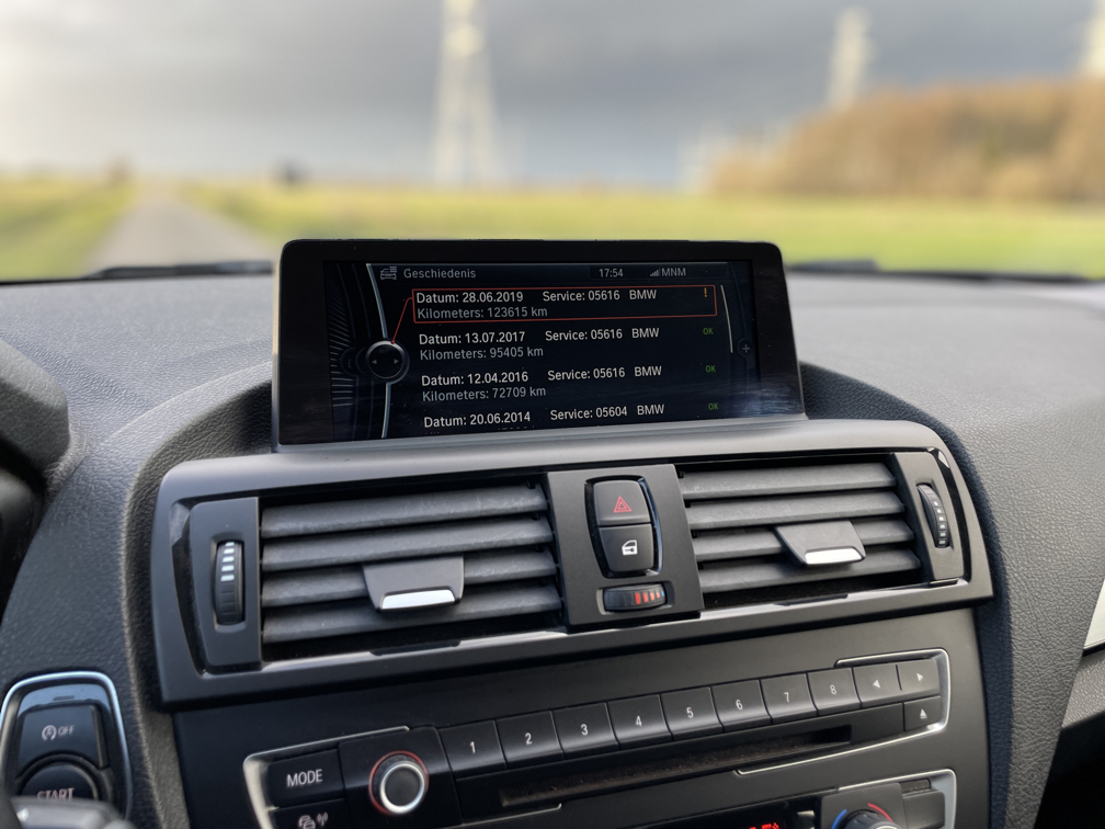 BMW 118d photo 12