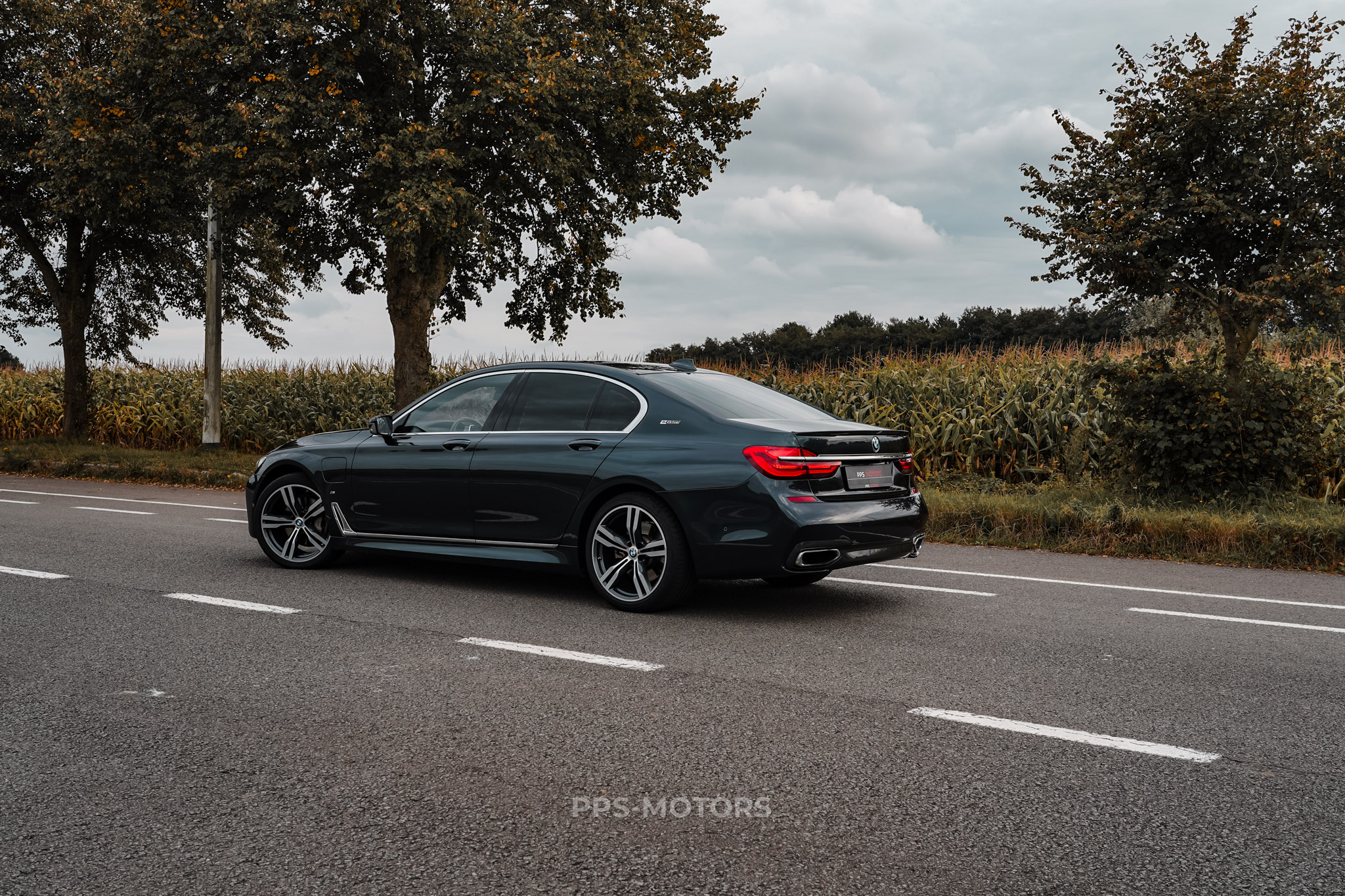 BMW BMW 740e Performance M-PAKKET photo 30