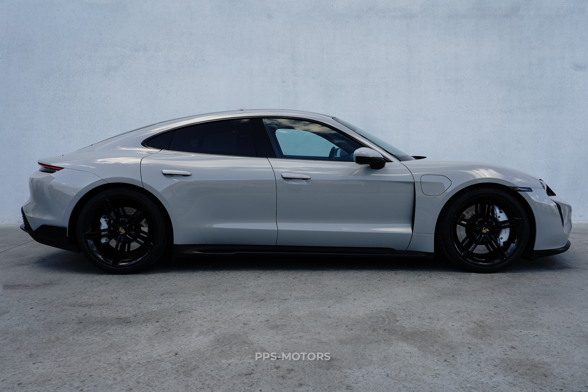 Porsche TAYCAN 4S SPORTDESIGN photo 4