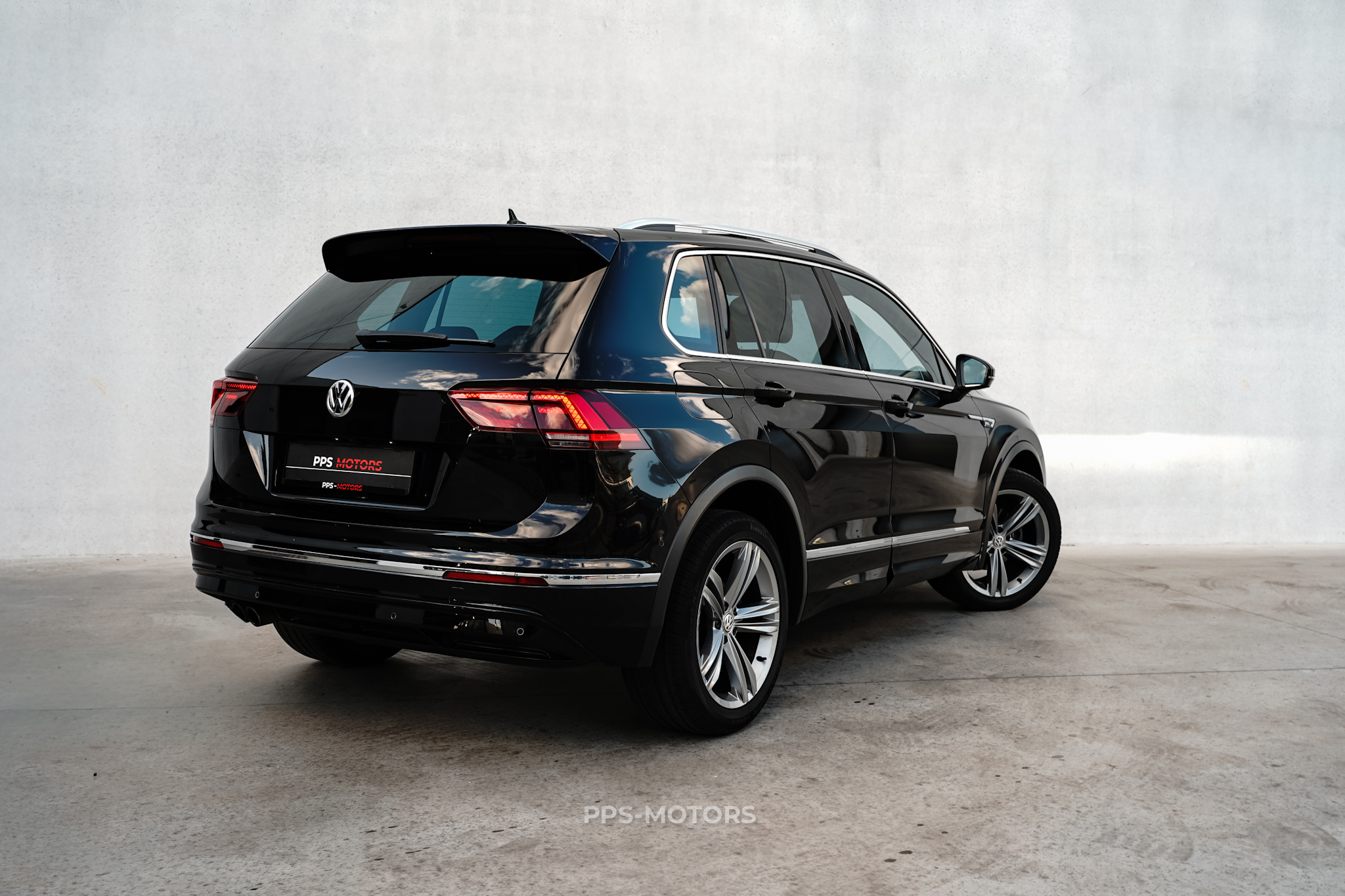 Volkswagen TIGUAN 1.4 TSI R-LINE photo 10