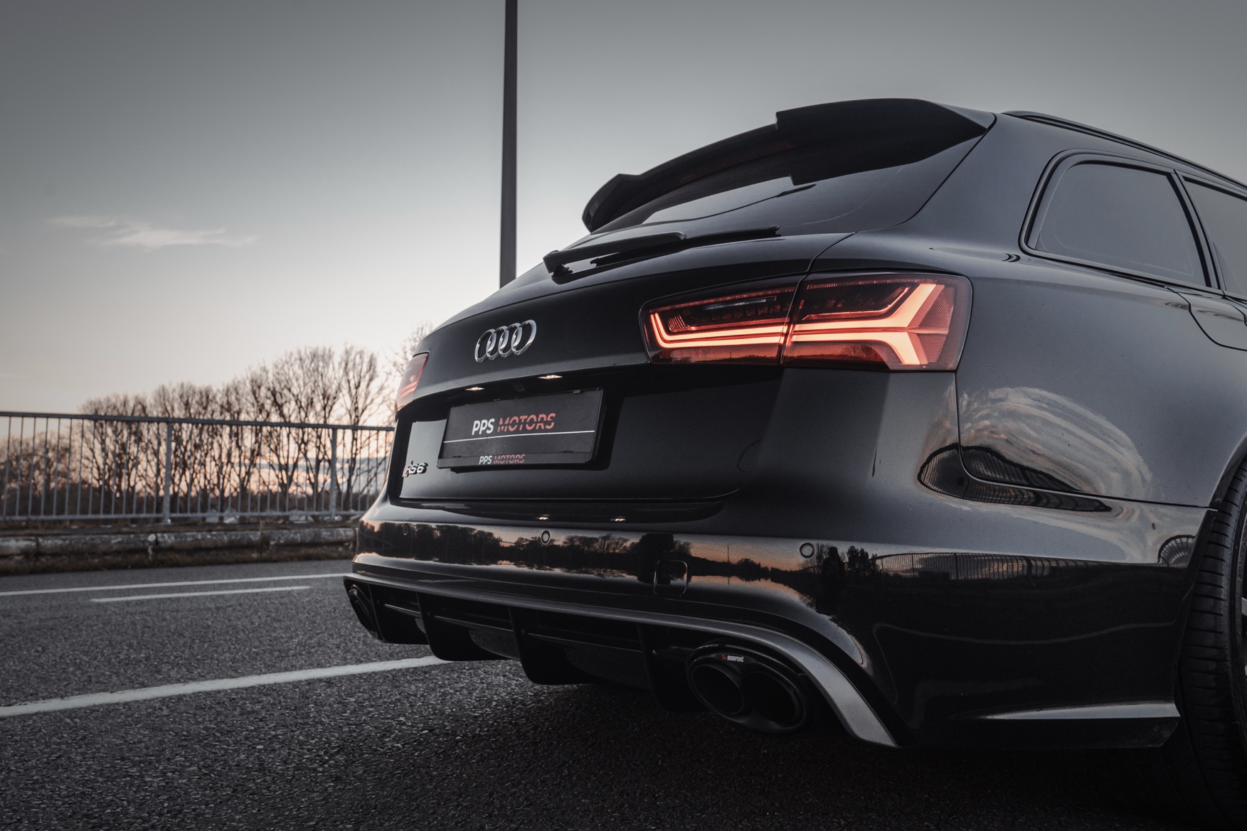 Audi RS6 4.0 V8 QUATTRO AKRAPOVIC photo 19