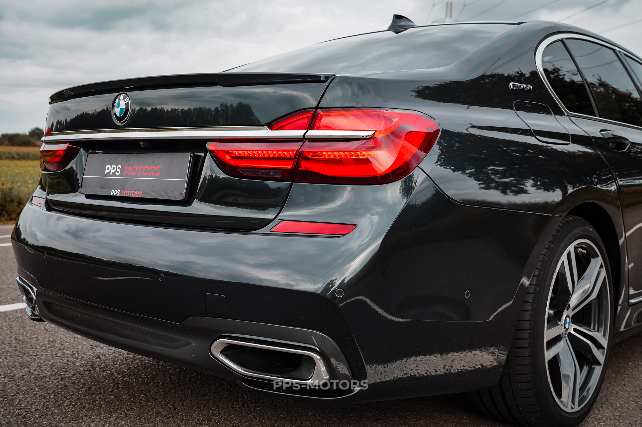 BMW BMW 740e Performance M-PAKKET photo 31