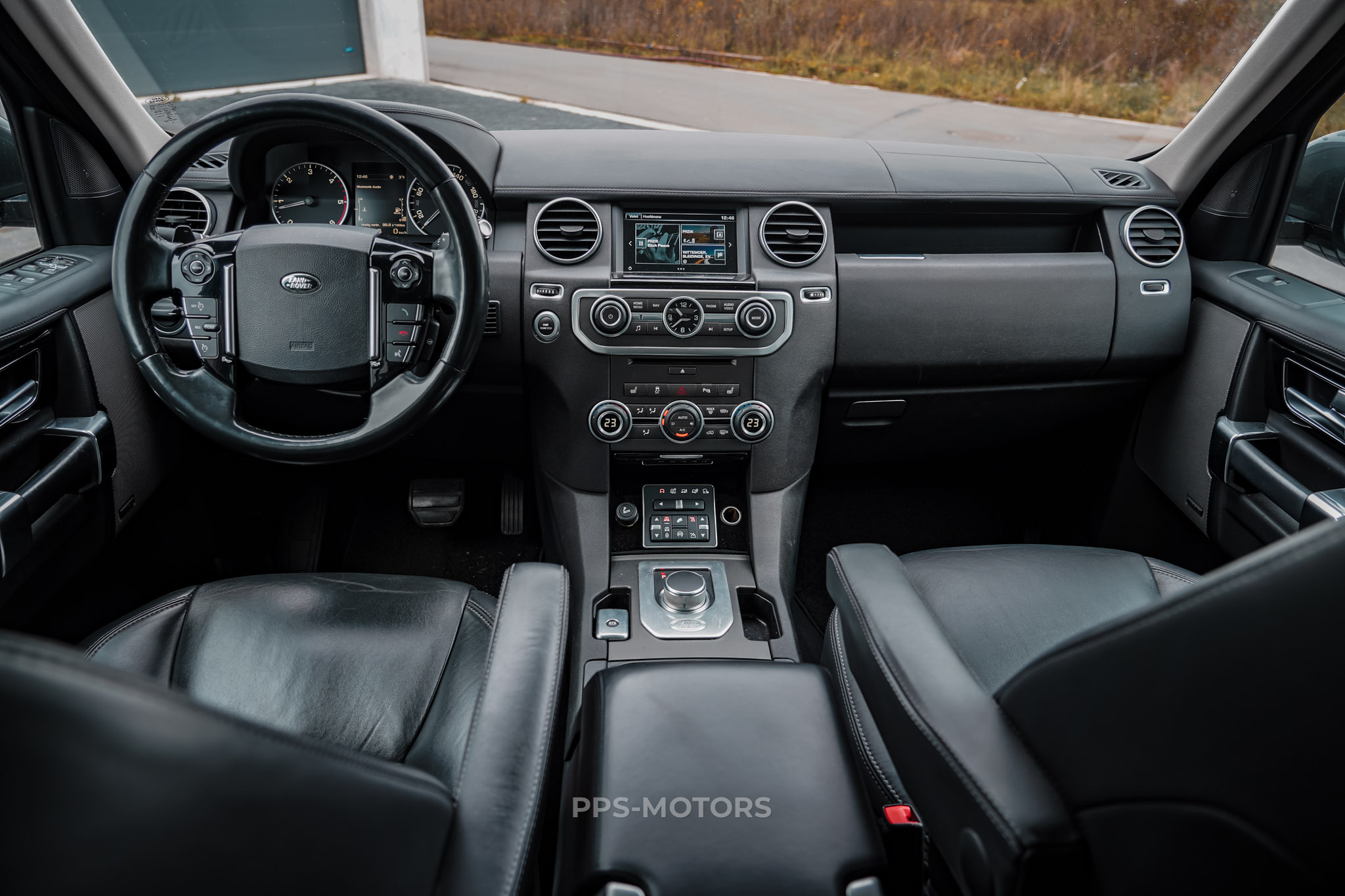 Land Rover DISCOVERY 3.0 TDV6 HSE photo 12