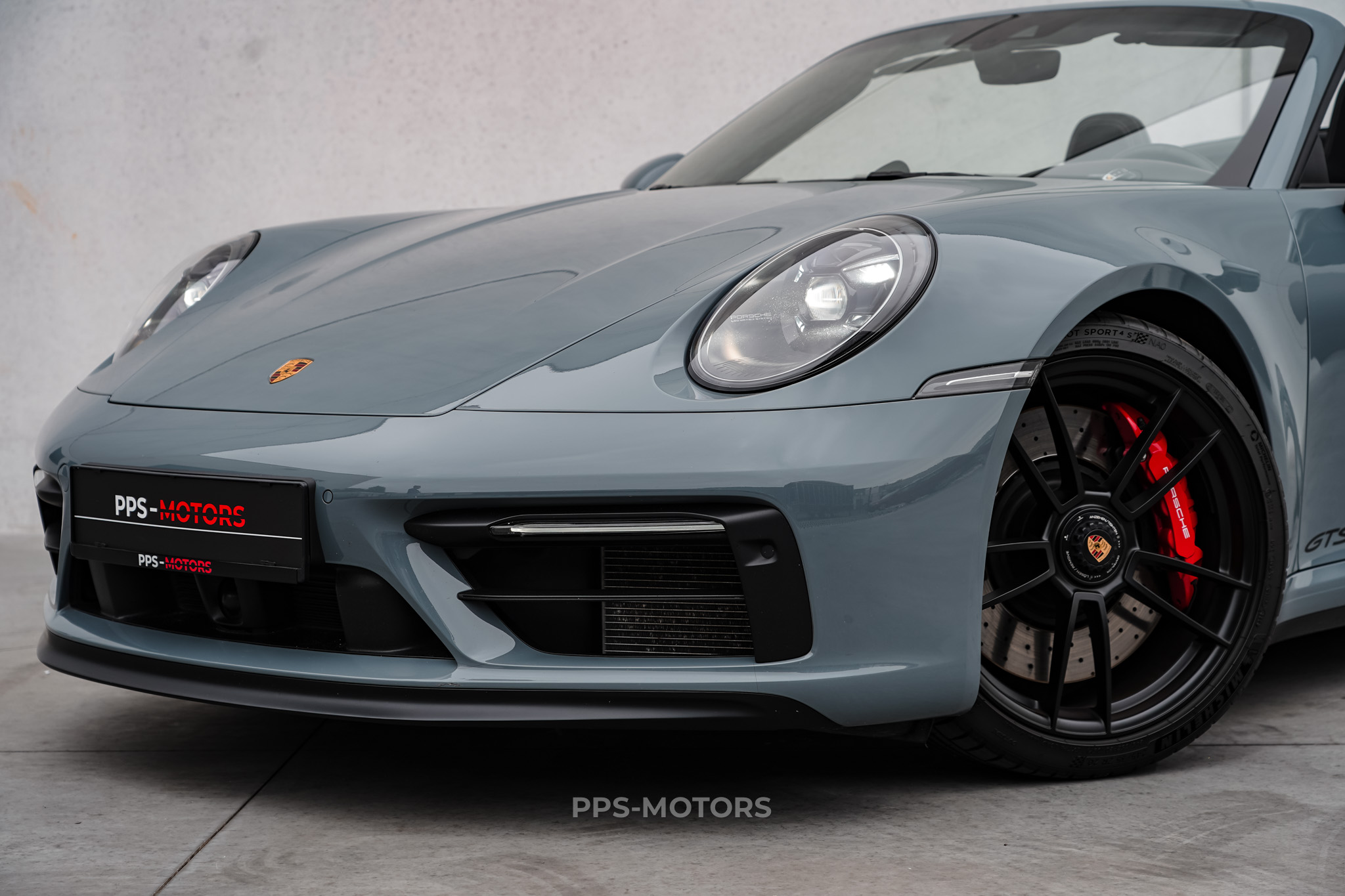 Porsche 992 CARRERA CABRIO 4 GTS photo 2