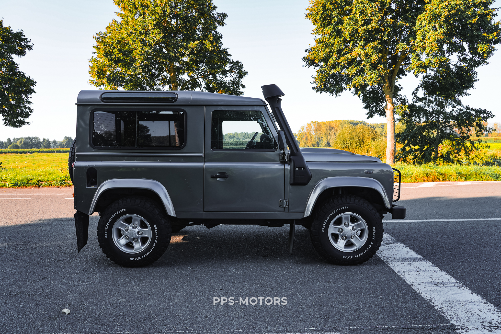 Land Rover DEFENDER 90 TD4 photo 17