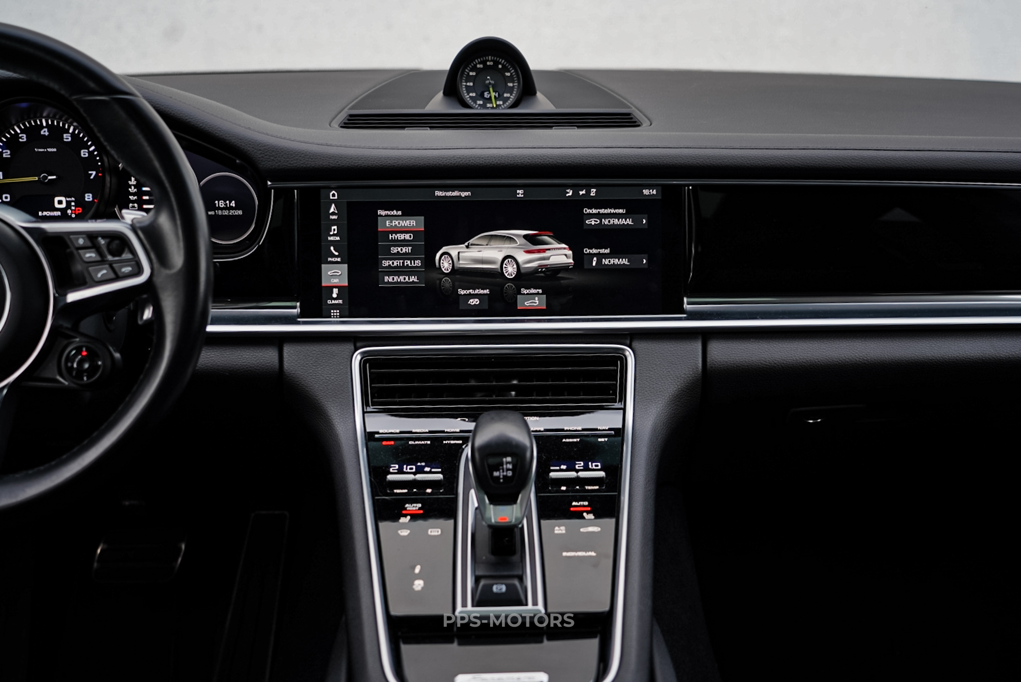 Porsche PANAMERA 4 E-HYBRID photo 16