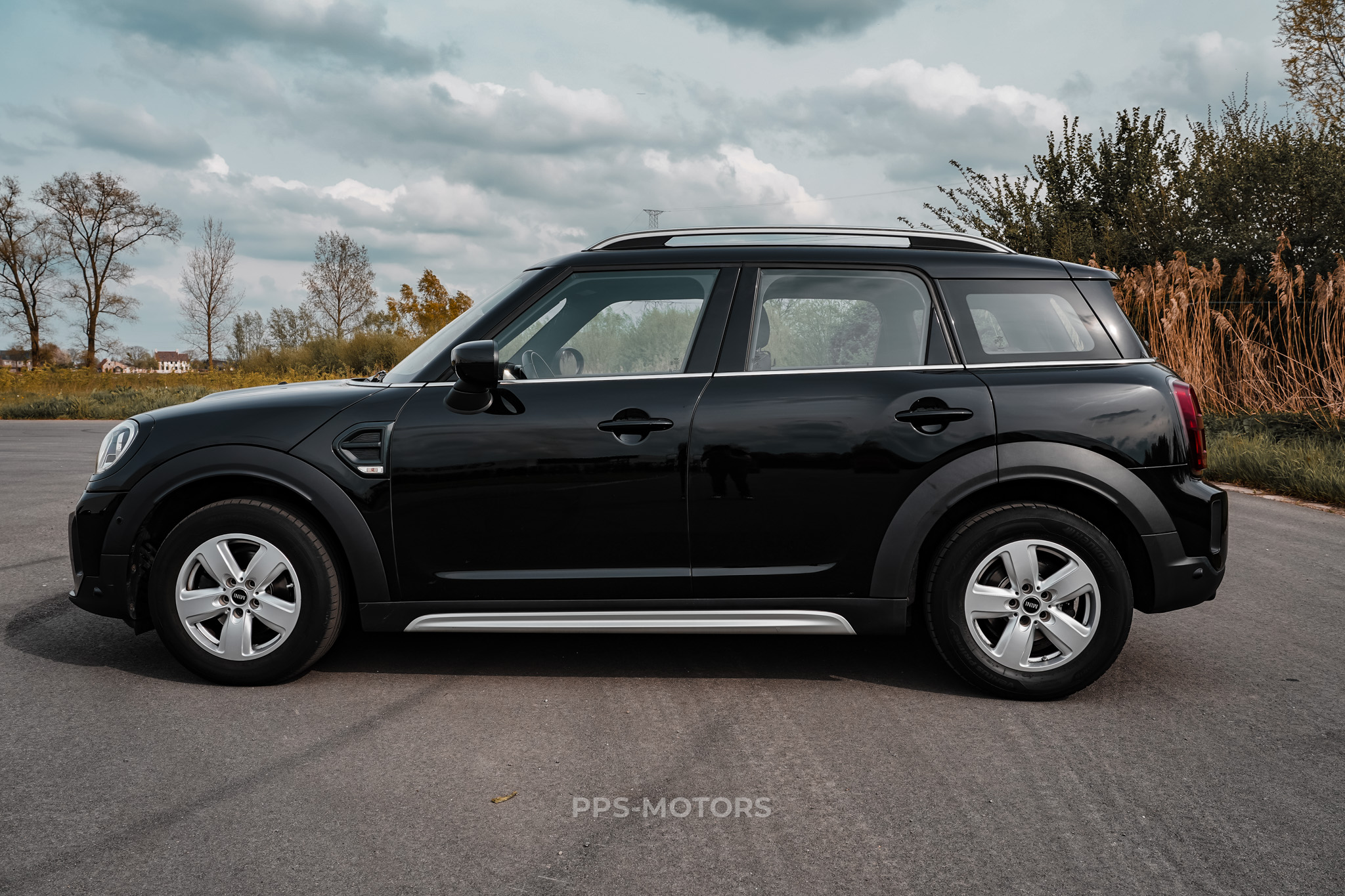 MINI ONE COUNTRYMAN photo 4