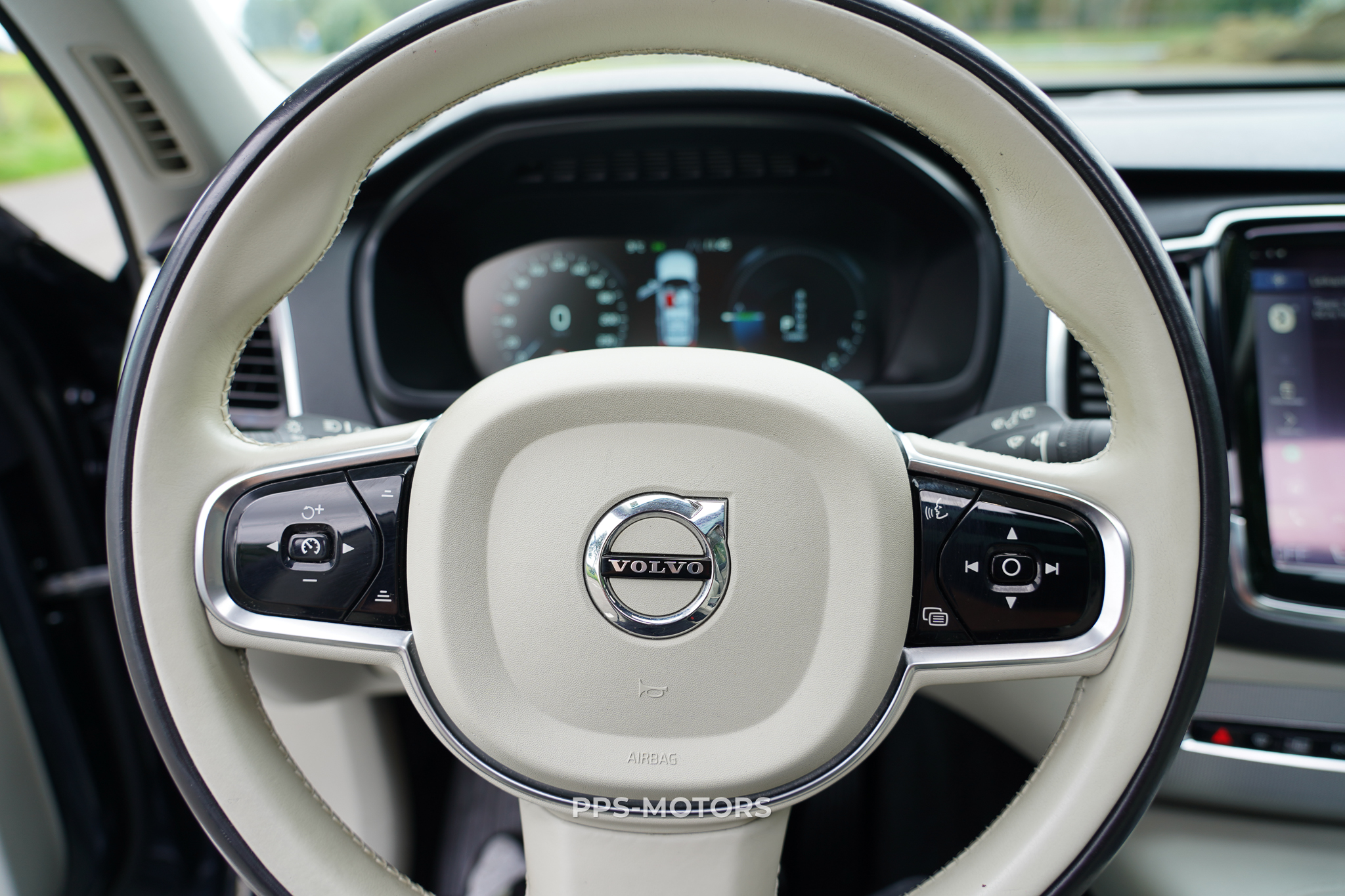 Volvo XC90 2.0 T8 INSCRIPTION photo 12