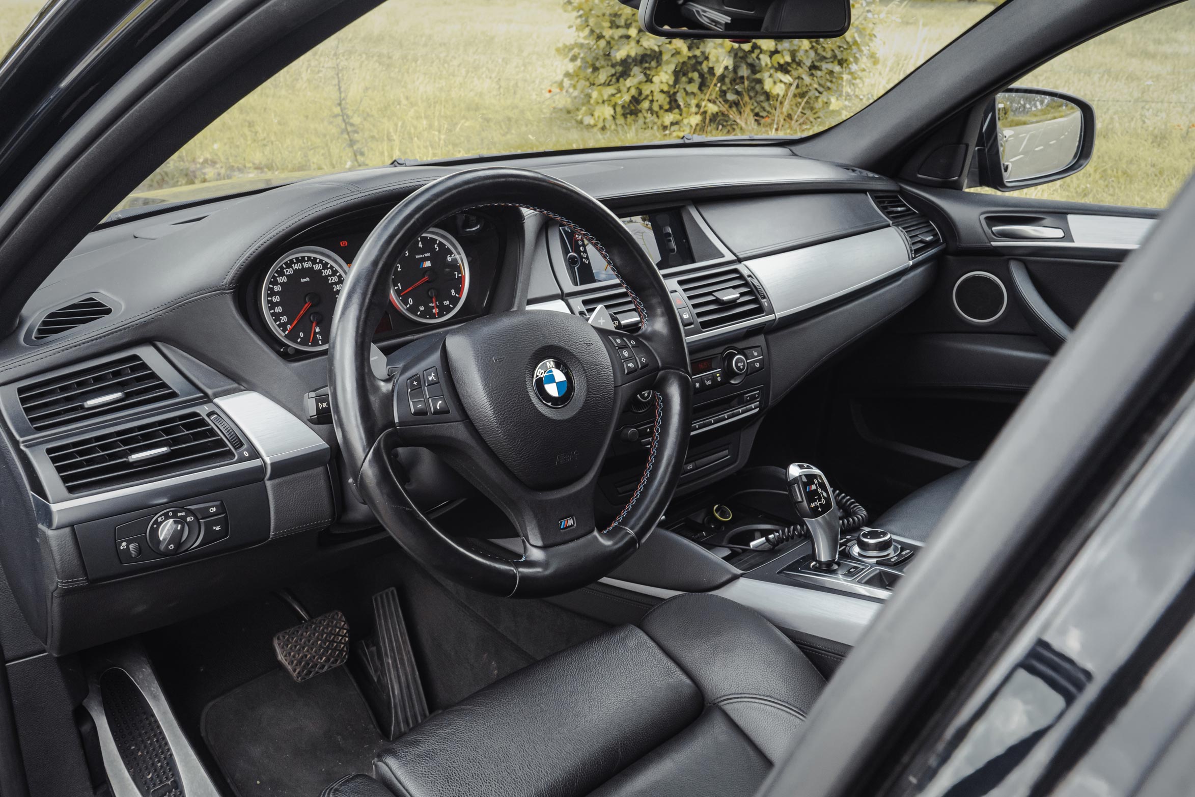 BMW X6 M 4.4i V8 TWIN-TURBO - LICHTE VRACHT photo 15