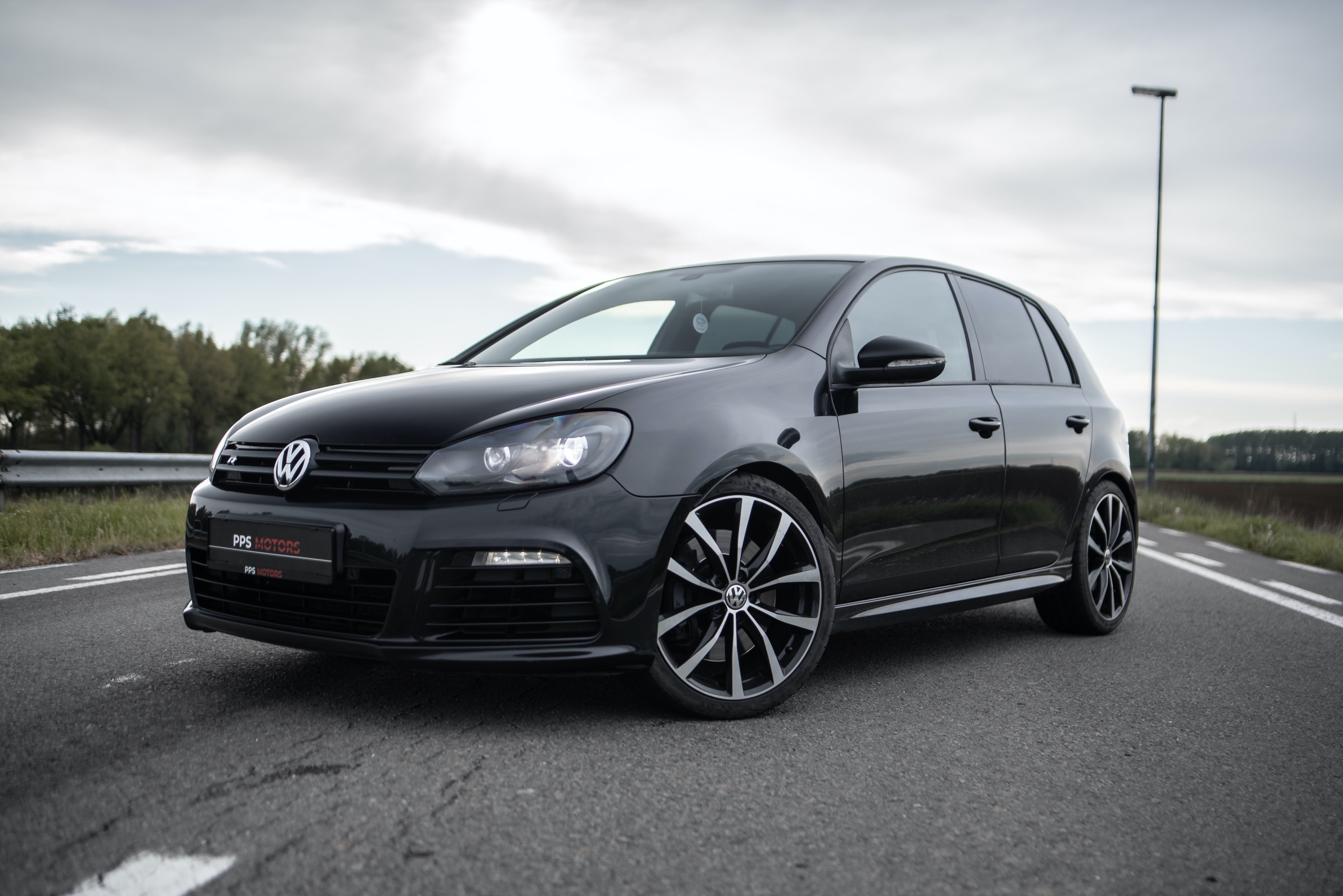 Volkswagen GOLF VI R 4MOTION photo 1