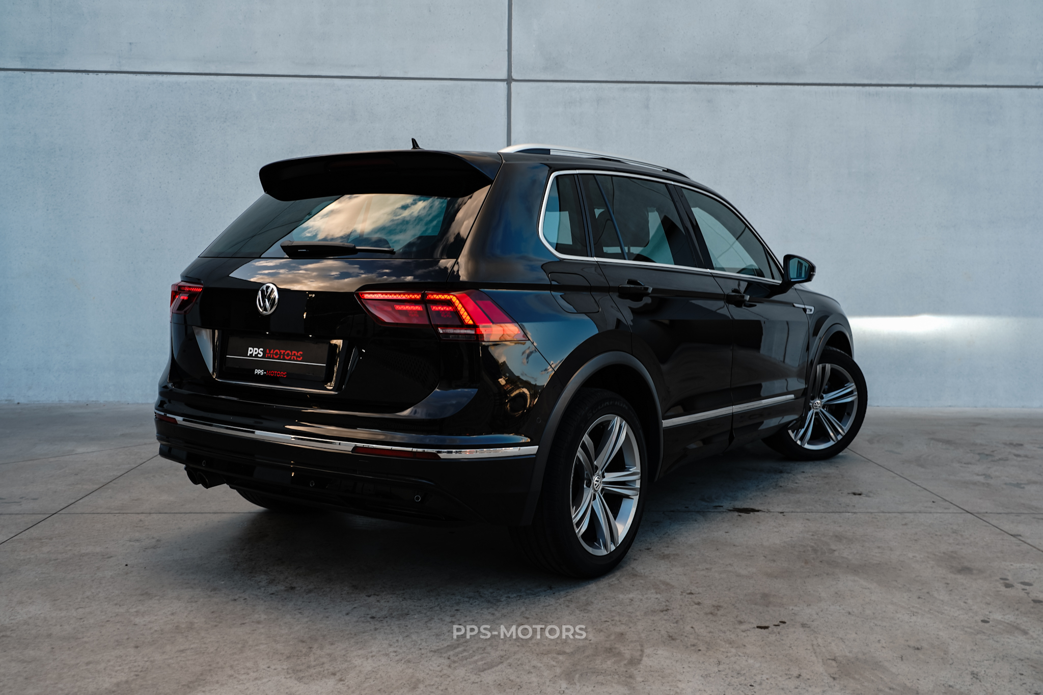 Volkswagen TIGUAN 1.4 TSI R-LINE photo 9