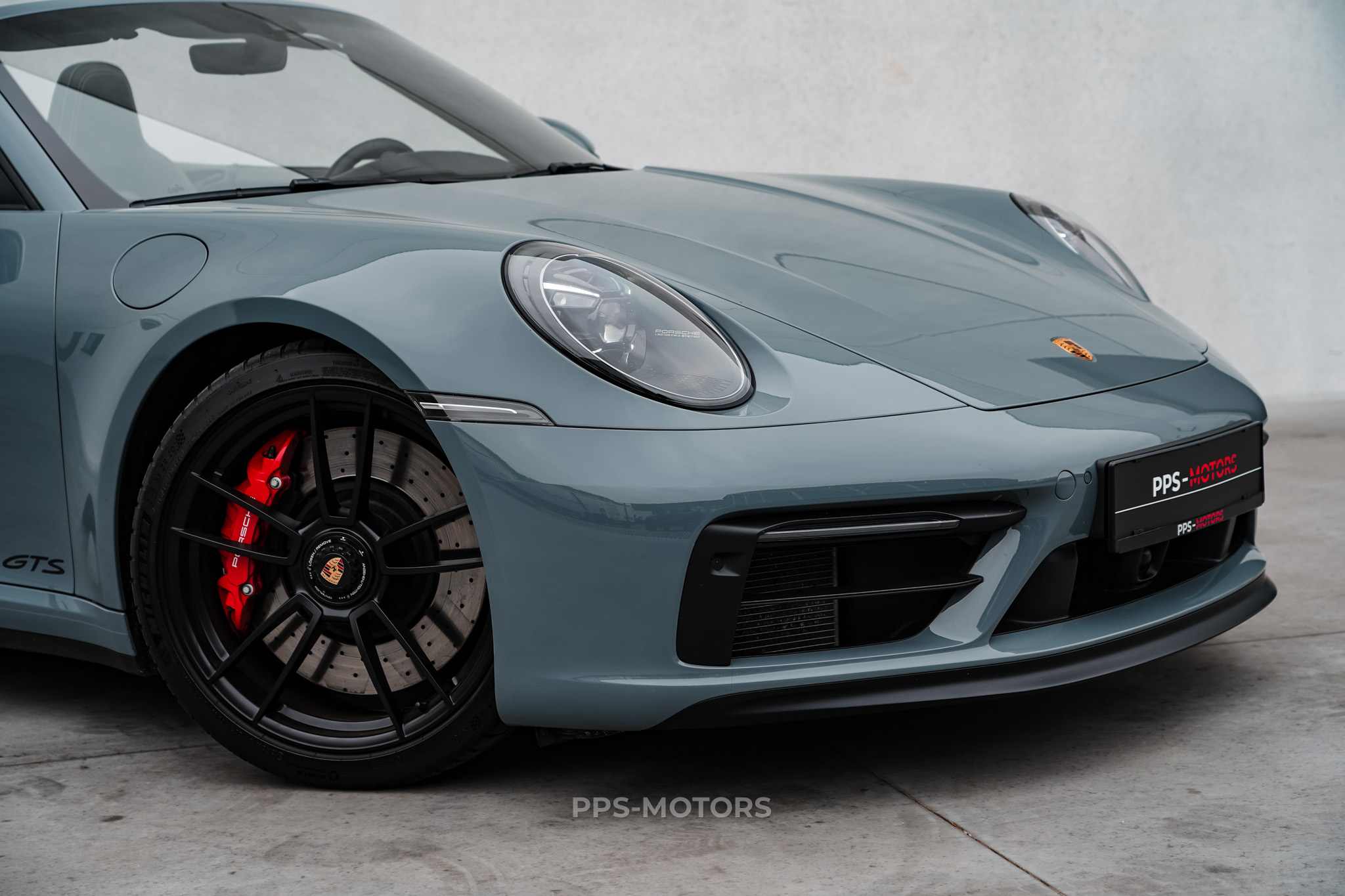 Porsche 992 CARRERA CABRIO 4 GTS photo 18