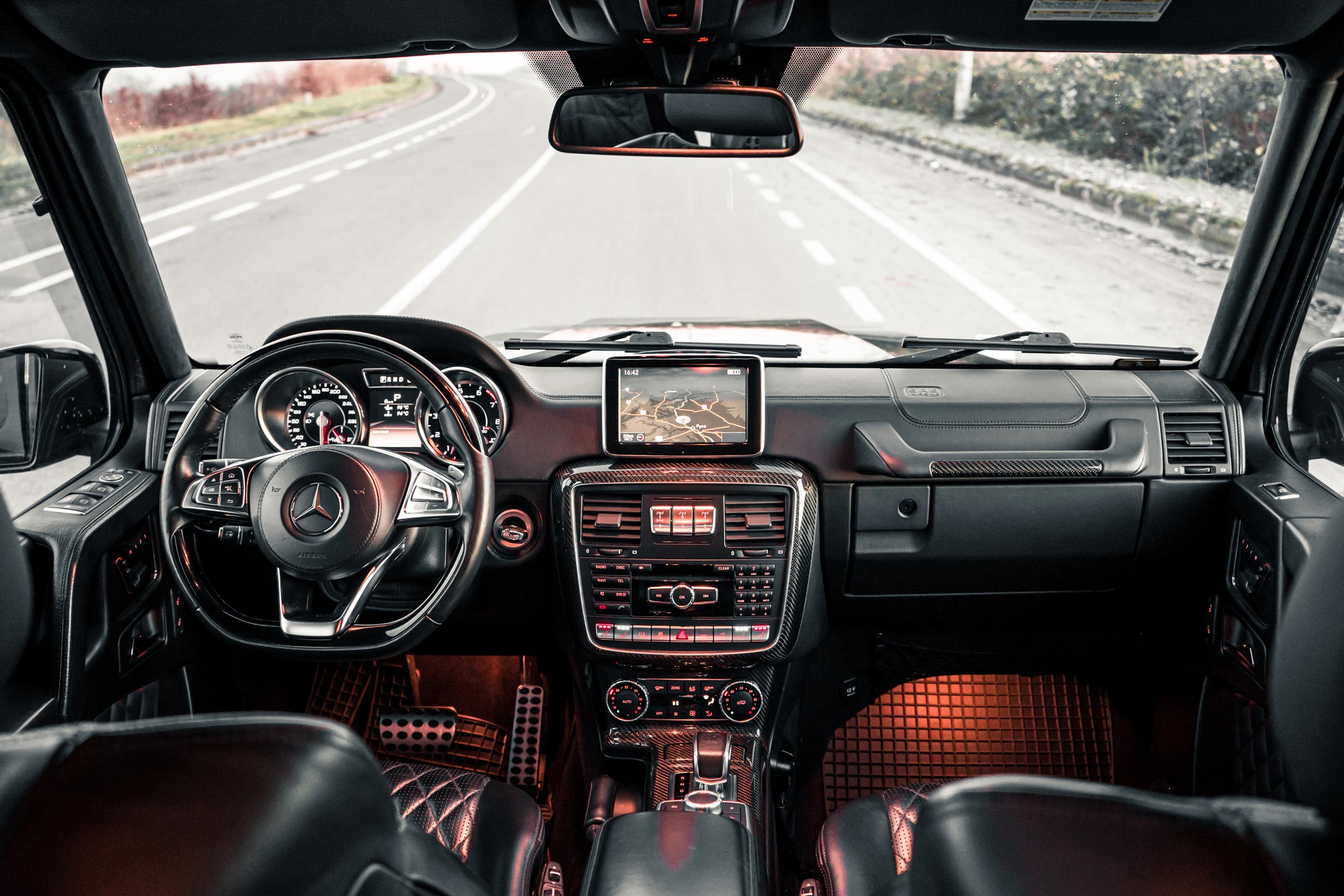 Mercedes Benz G63 AMG 5.5 V8 | BRABUS OPTIK photo 39