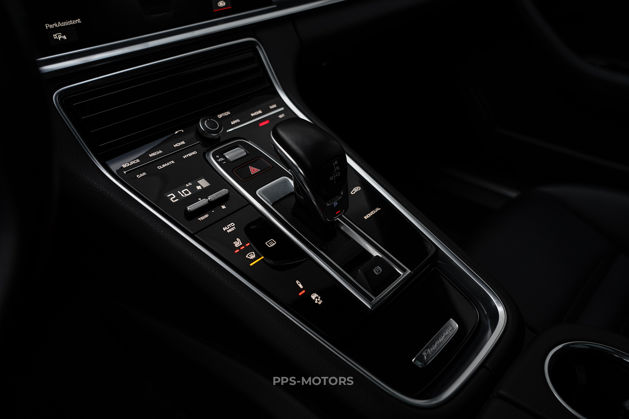 Porsche PANAMERA 4 E-HYBRID photo 12