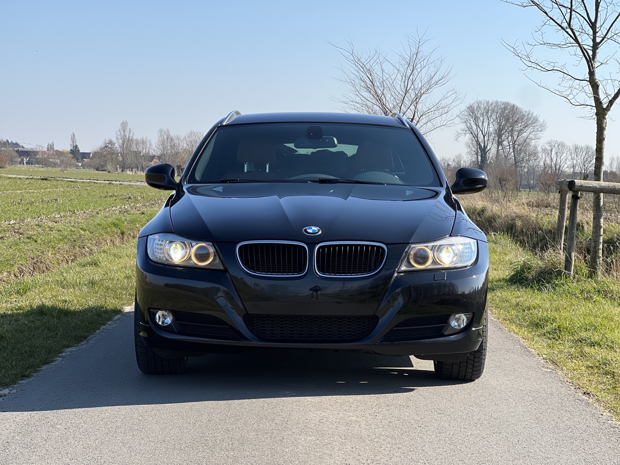 BMW 320d xDrive photo 4
