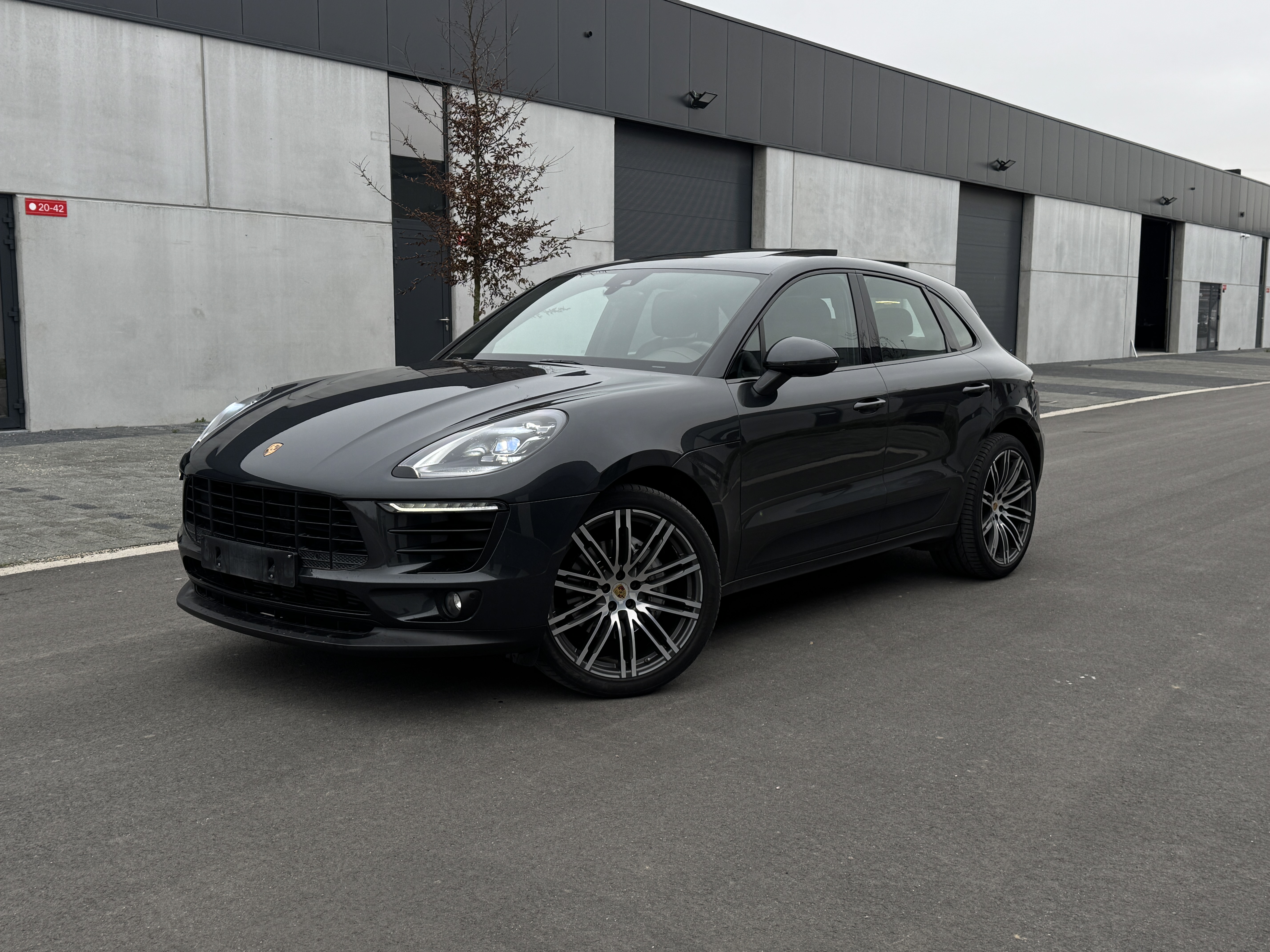 Porsche MACAN S photo 1