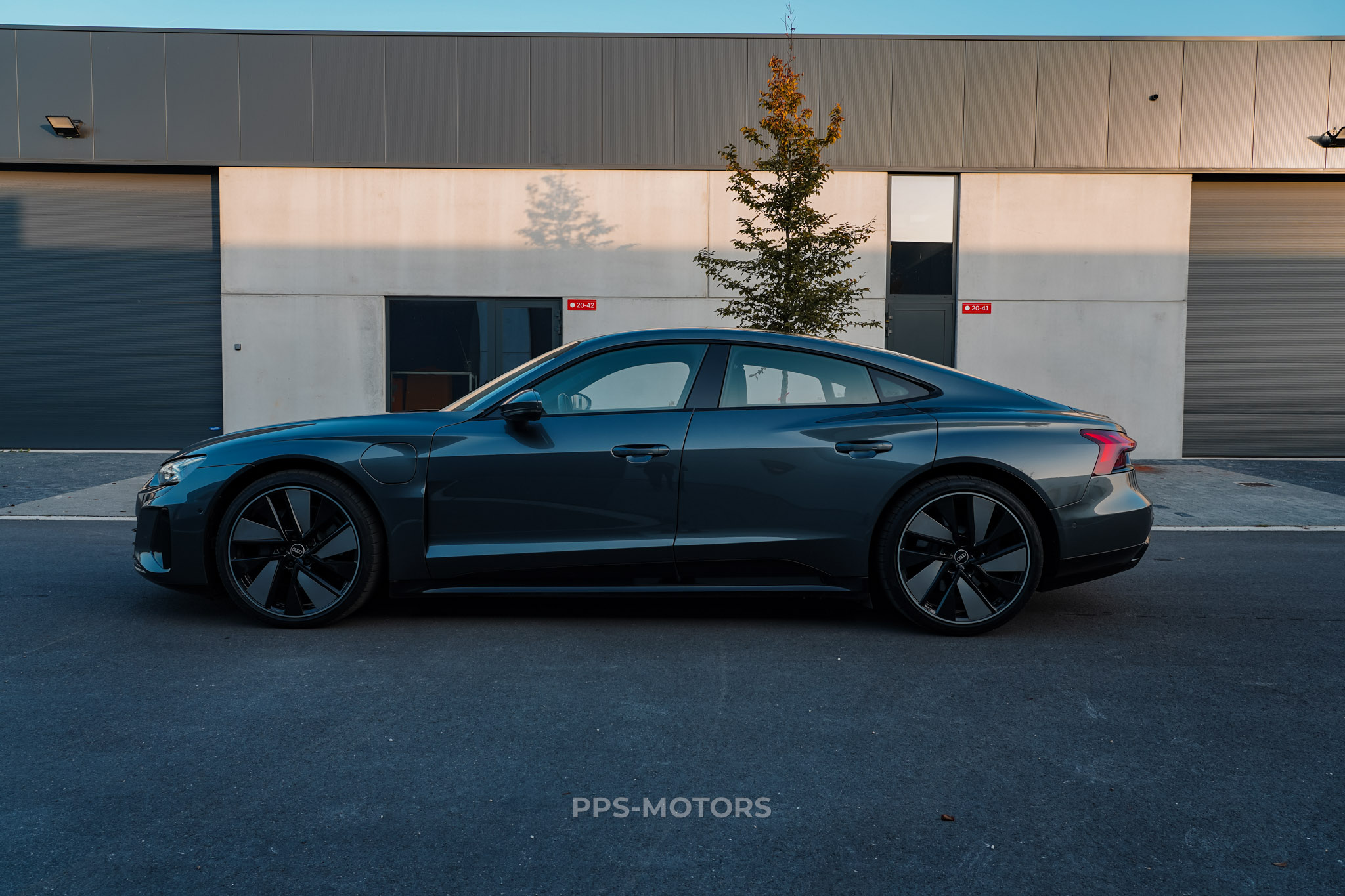 Audi E-TRON GT photo 7