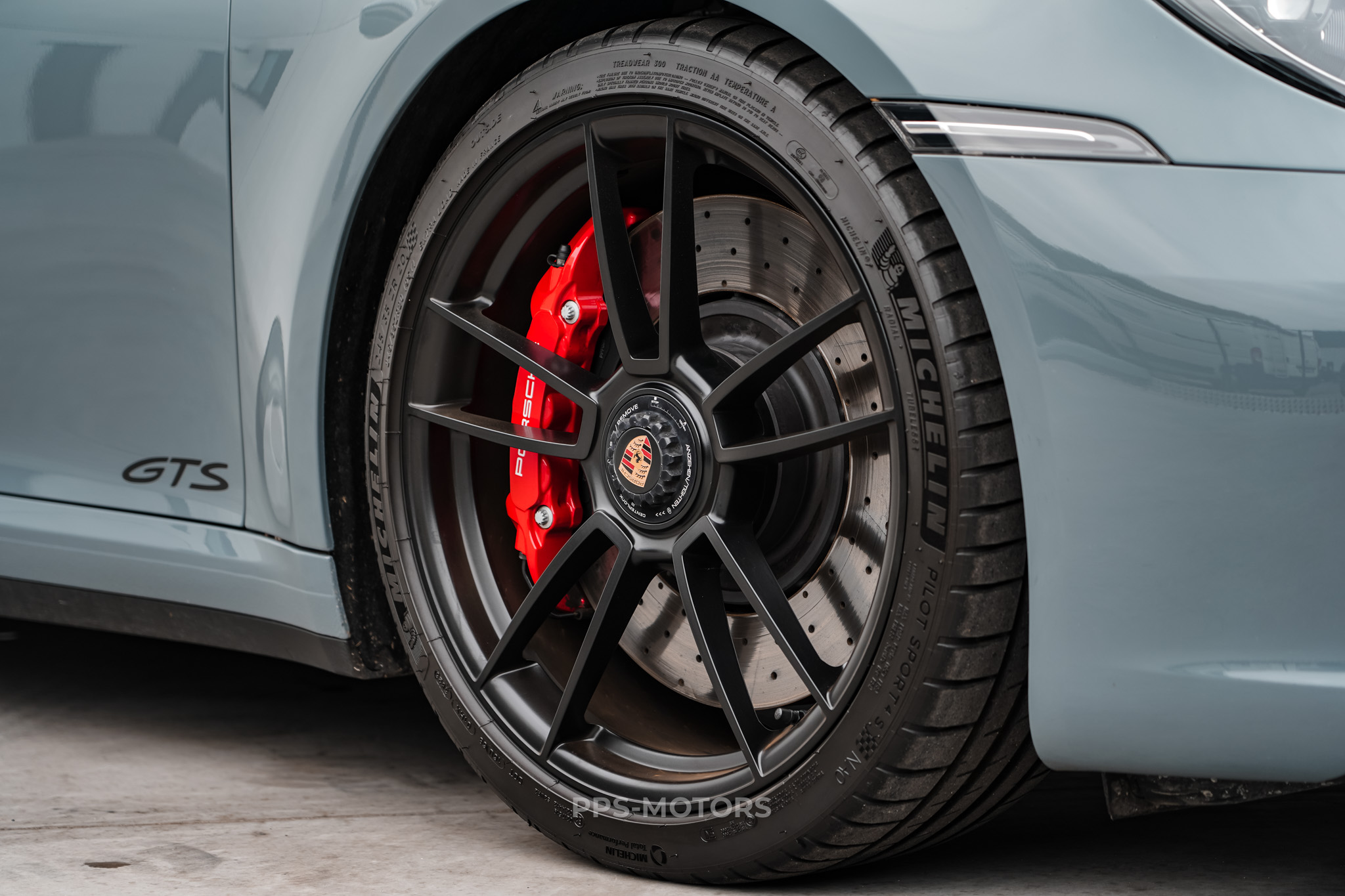 Porsche 992 CARRERA CABRIO 4 GTS photo 15