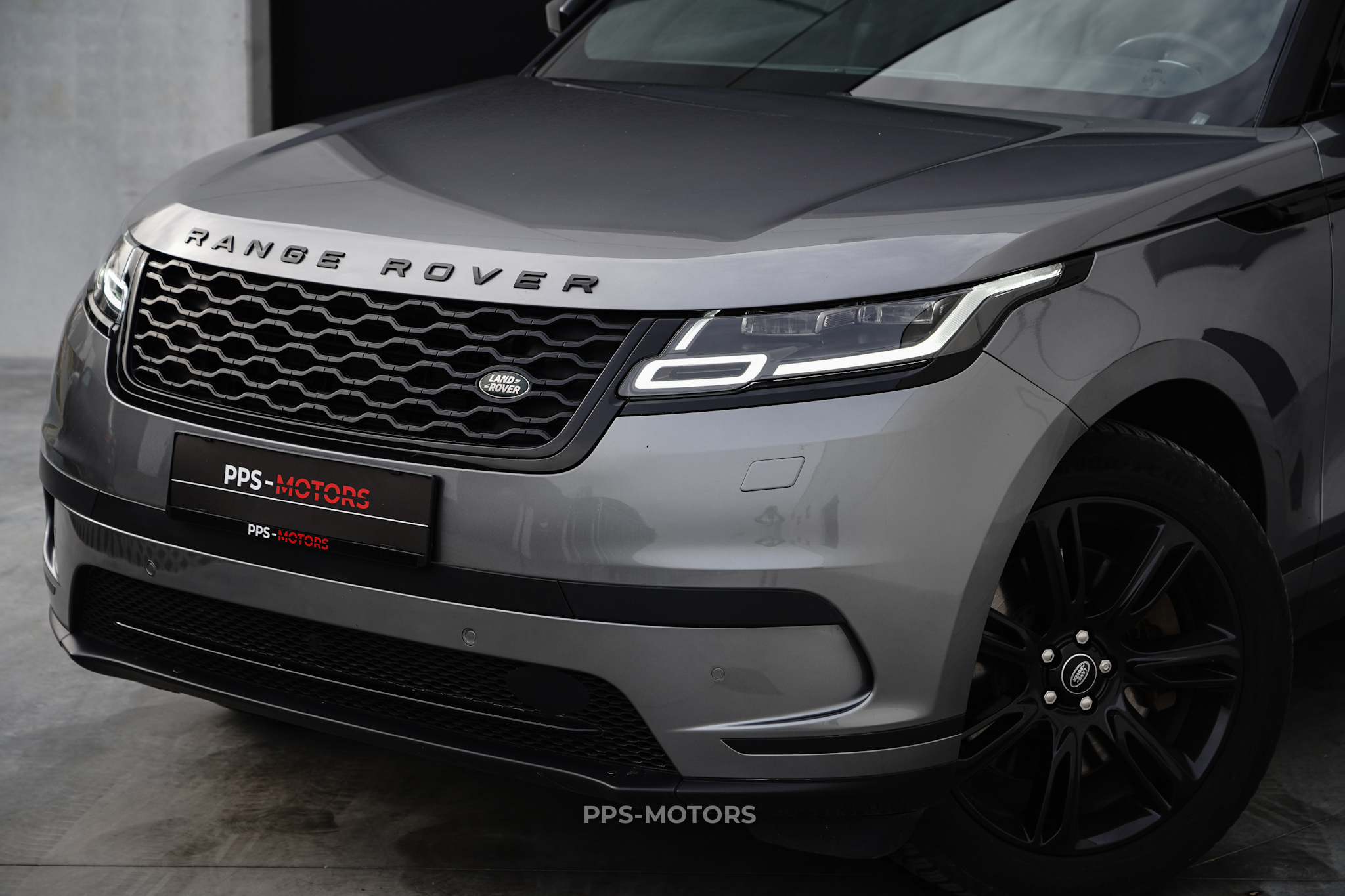 Land Rover VELAR 3.0 P400E photo 8