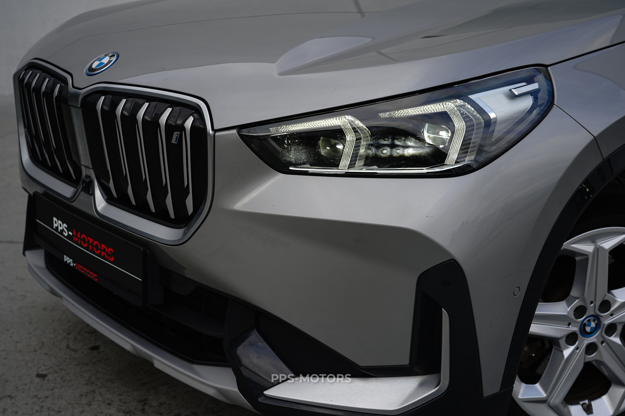 BMW iX1 30e xDrive photo 8