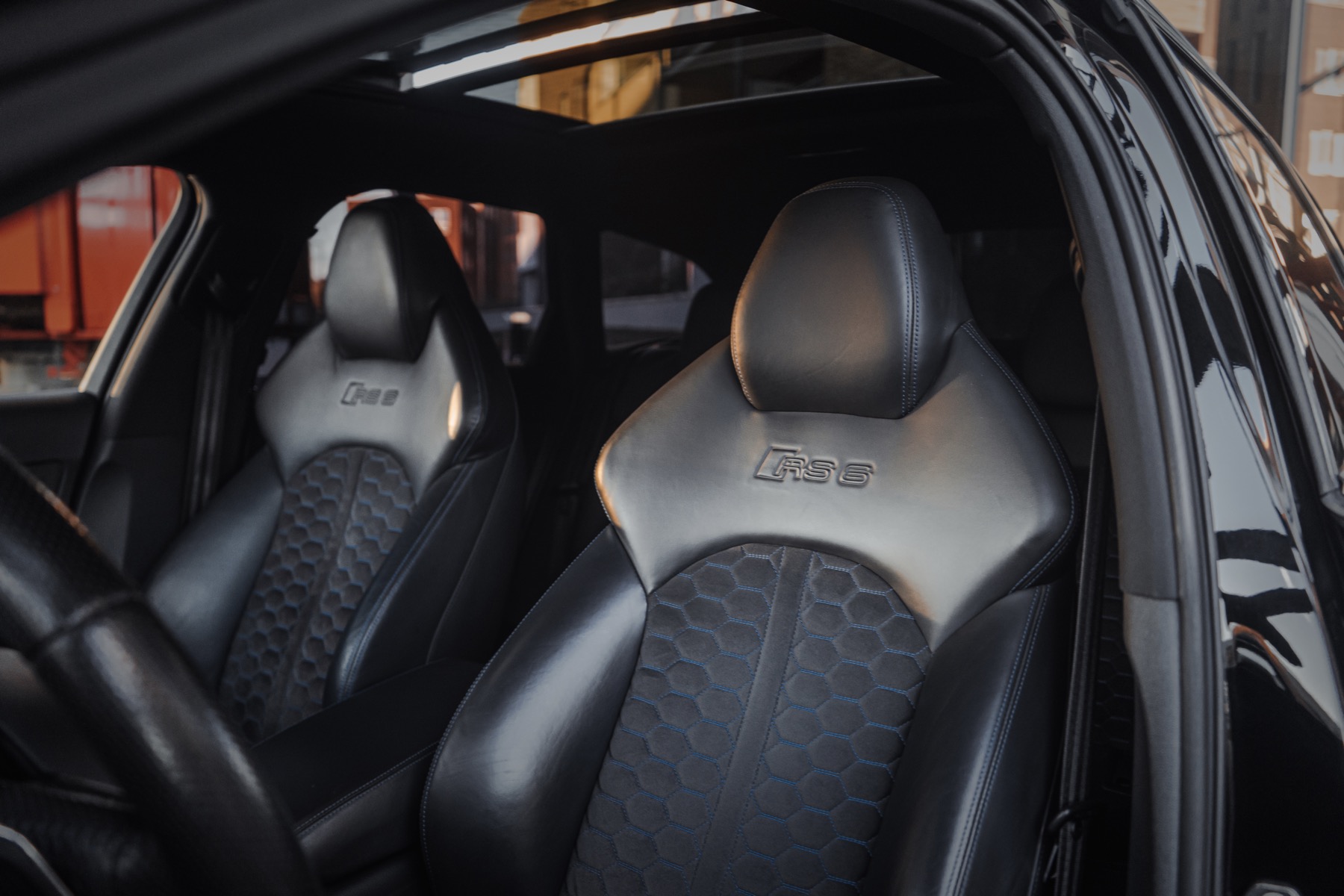 Audi RS6 4.0 V8 QUATTRO AKRAPOVIC photo 16