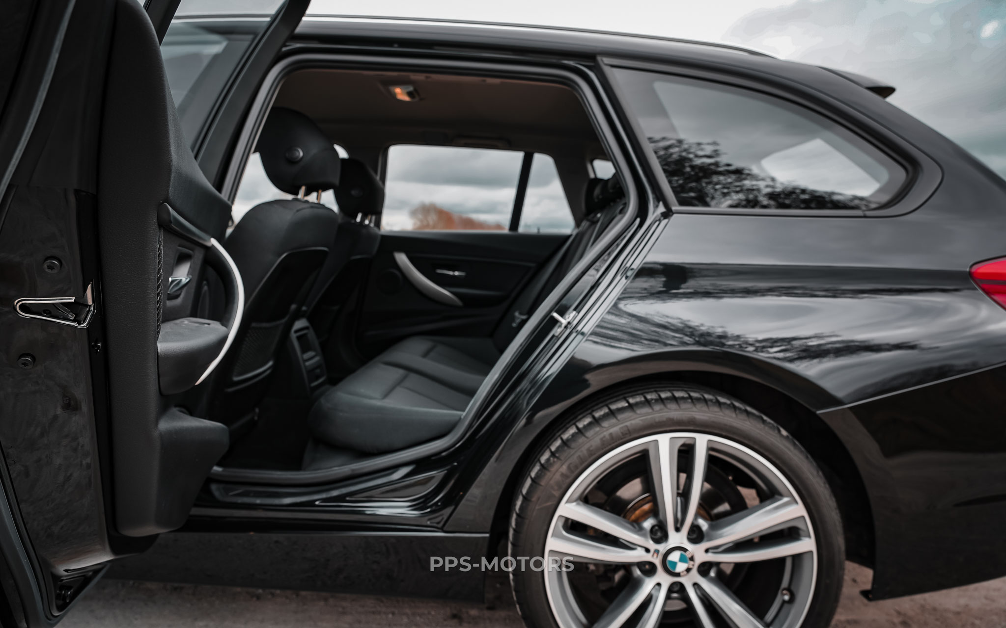 BMW 318dA F31 TOURING photo 34