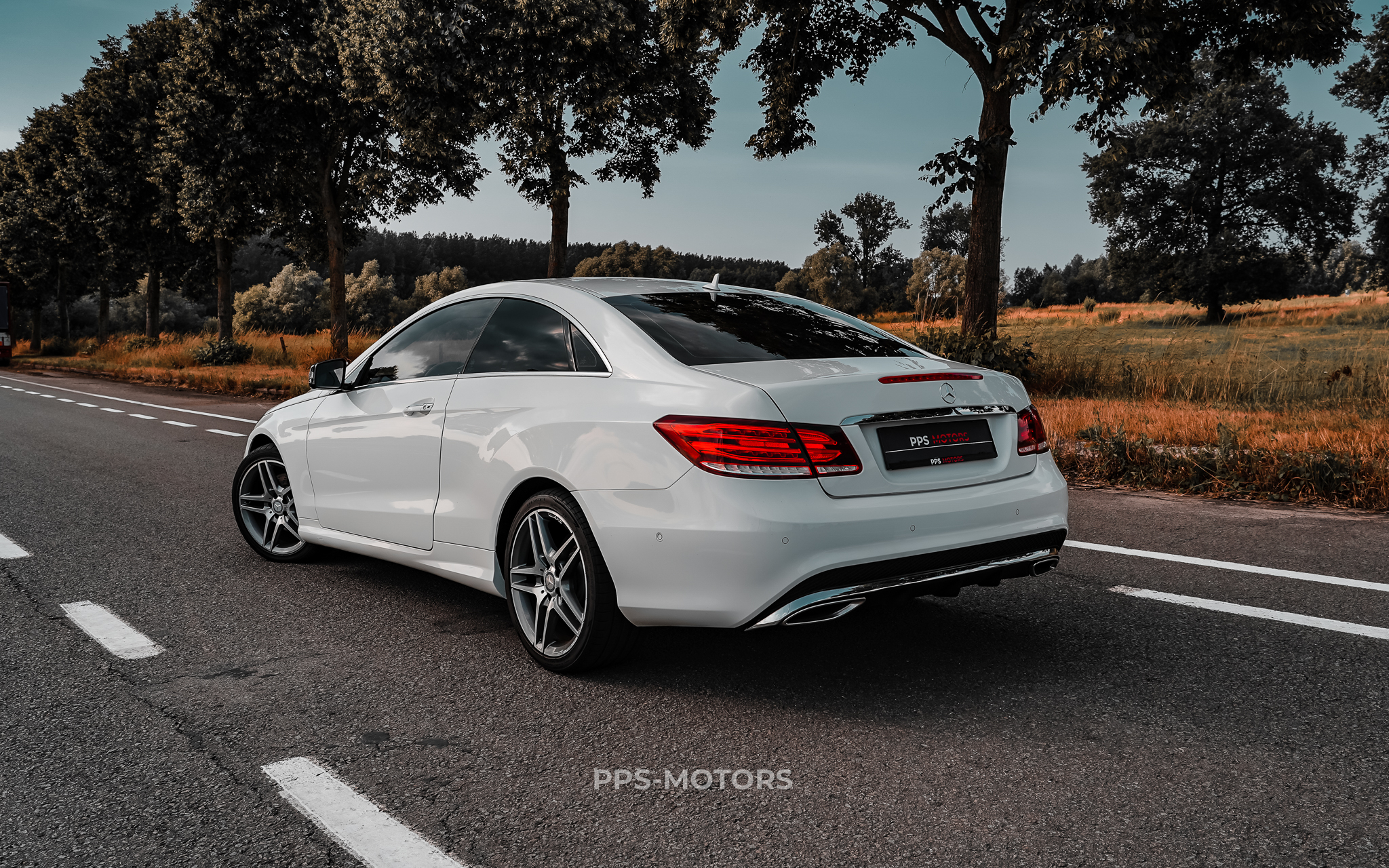 Mercedes Benz E220 COUPÉ photo 6