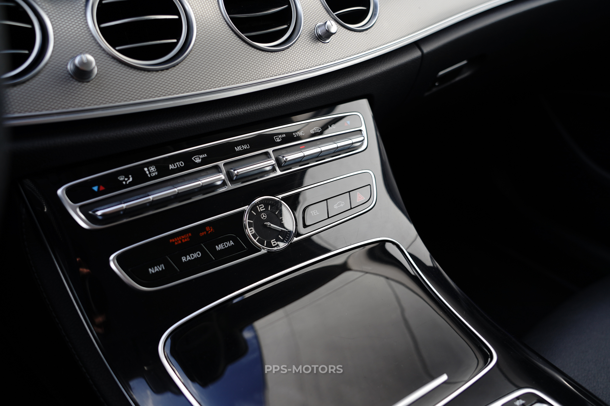 Mercedes Benz E220 BLUETEC photo 11