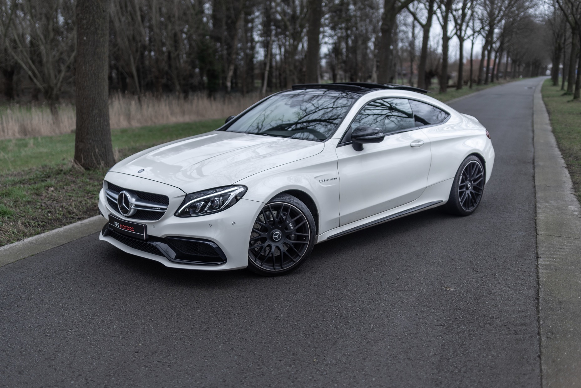Mercedes Benz C63 AMG 4.0 BITURBO V8 photo 1