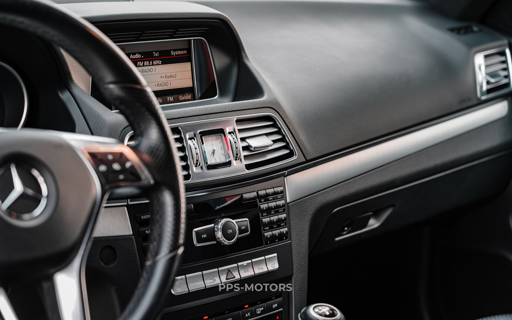 Mercedes Benz E220 COUPÉ photo 18