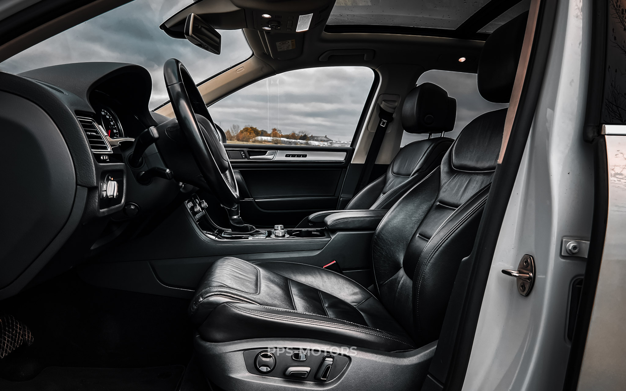 Volkswagen TOUAREG 3.0 TDI V6 R-LINE photo 16