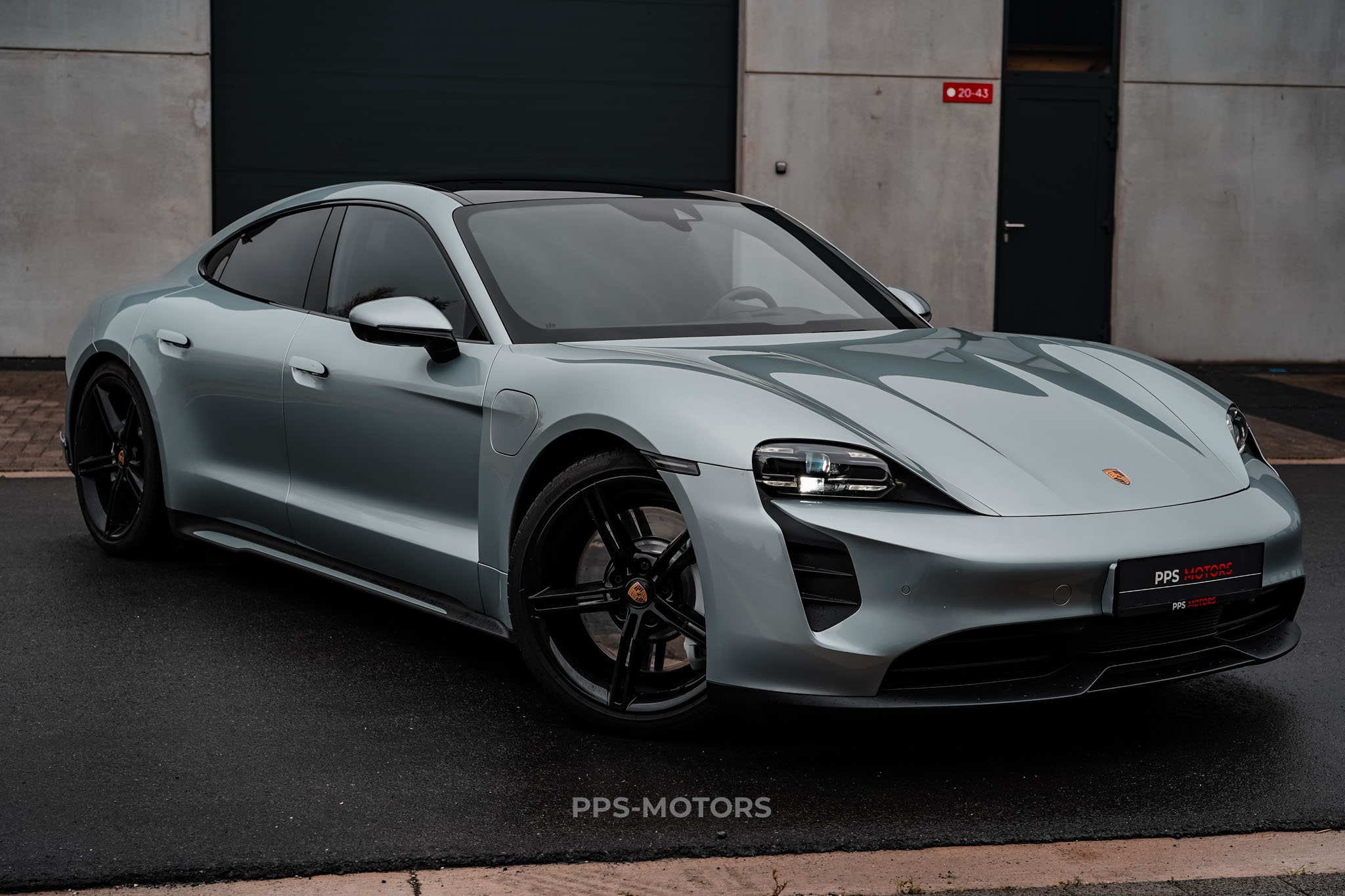 Porsche TAYCAN 4S SPORTDESIGN photo 19