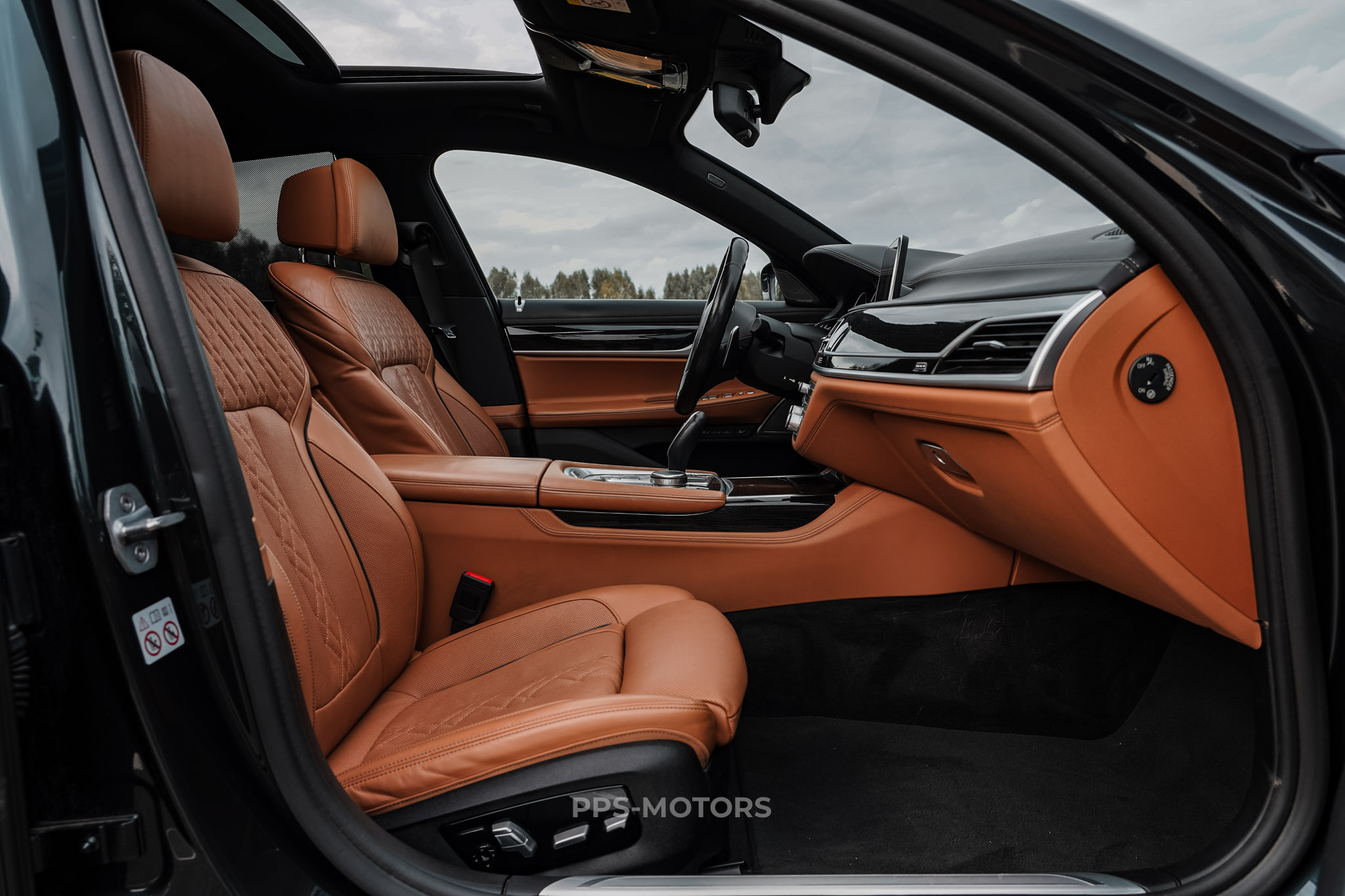 BMW BMW 740e Performance M-PAKKET photo 39