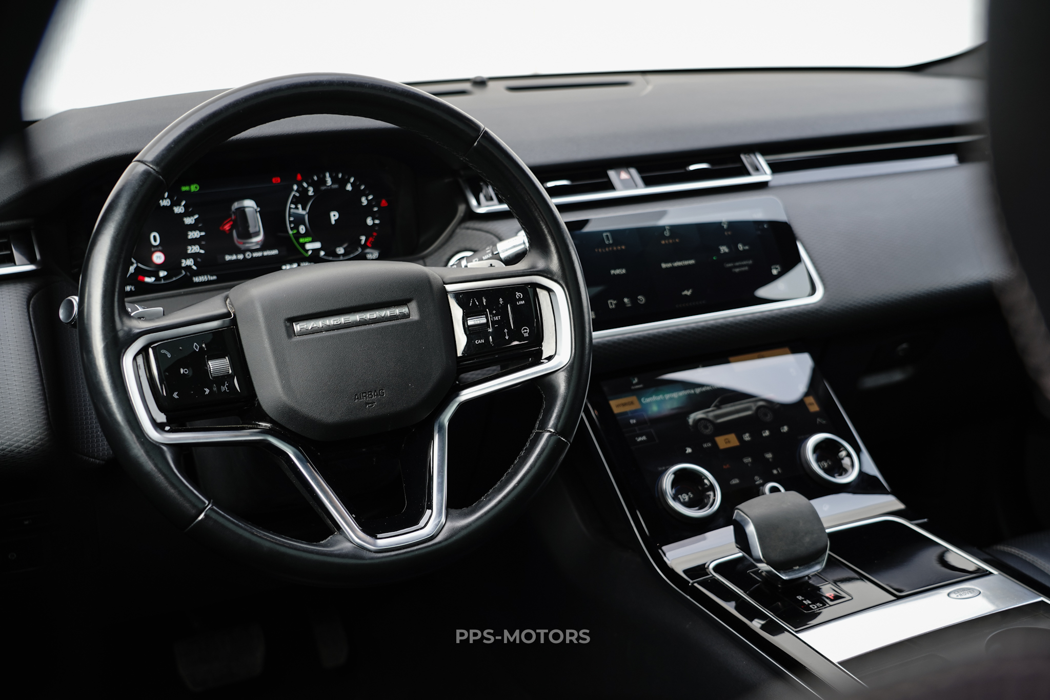 Land Rover VELAR 3.0 P400E photo 12
