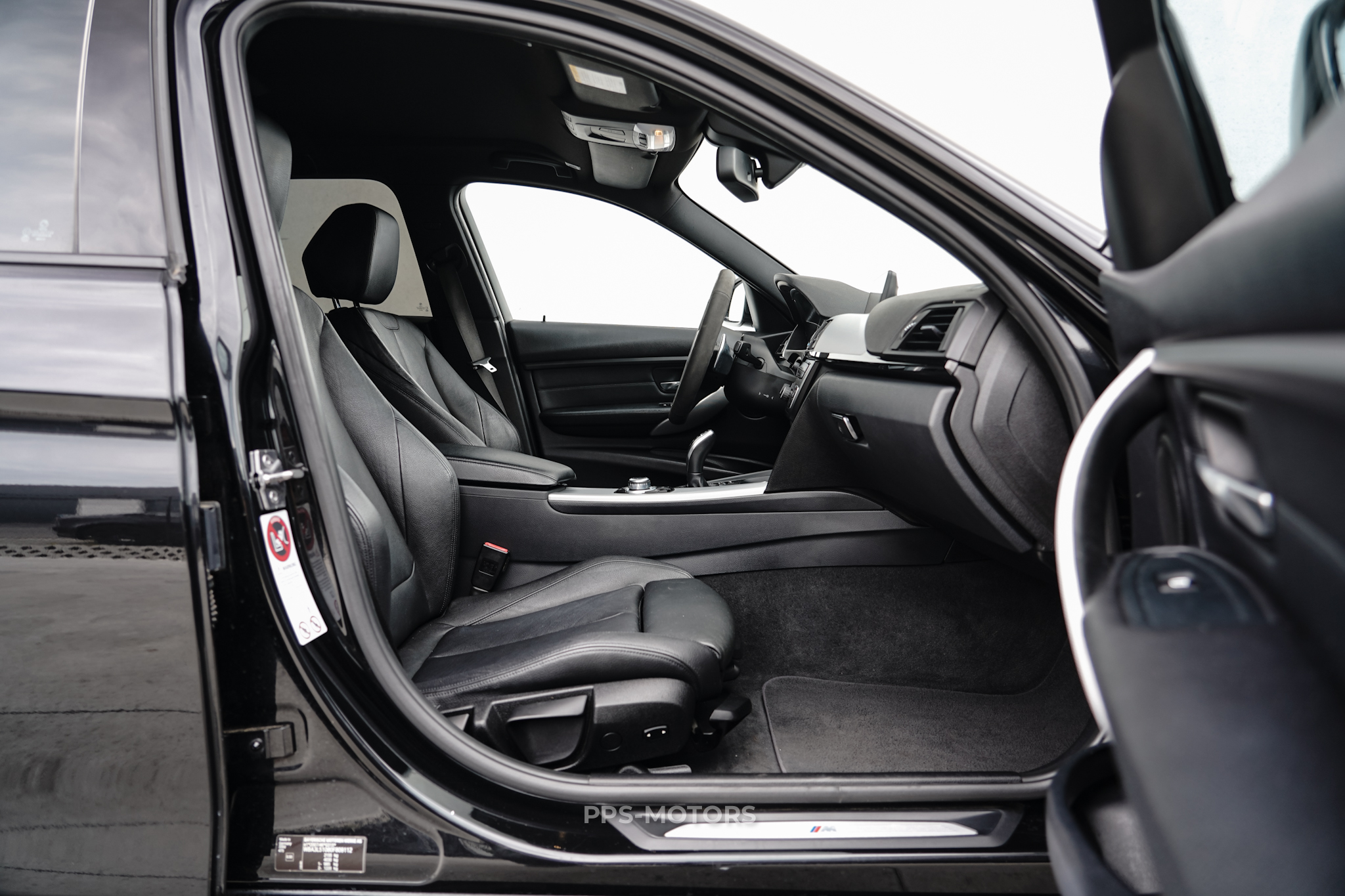 BMW 330dA TOURING M-PAKKET photo 12