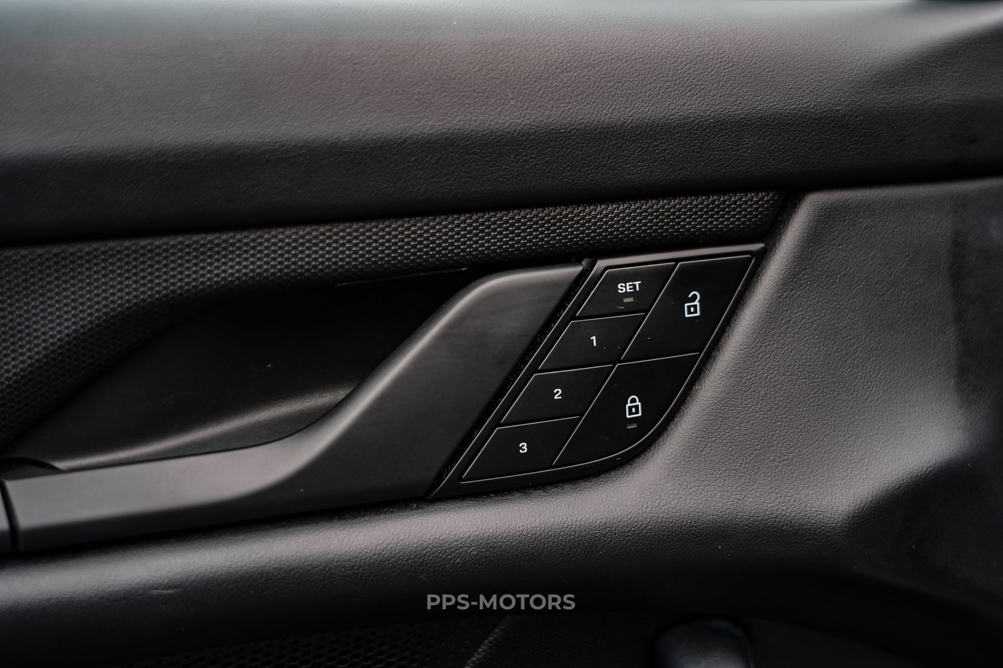 Porsche TAYCAN 4S SPORTDESIGN photo 16
