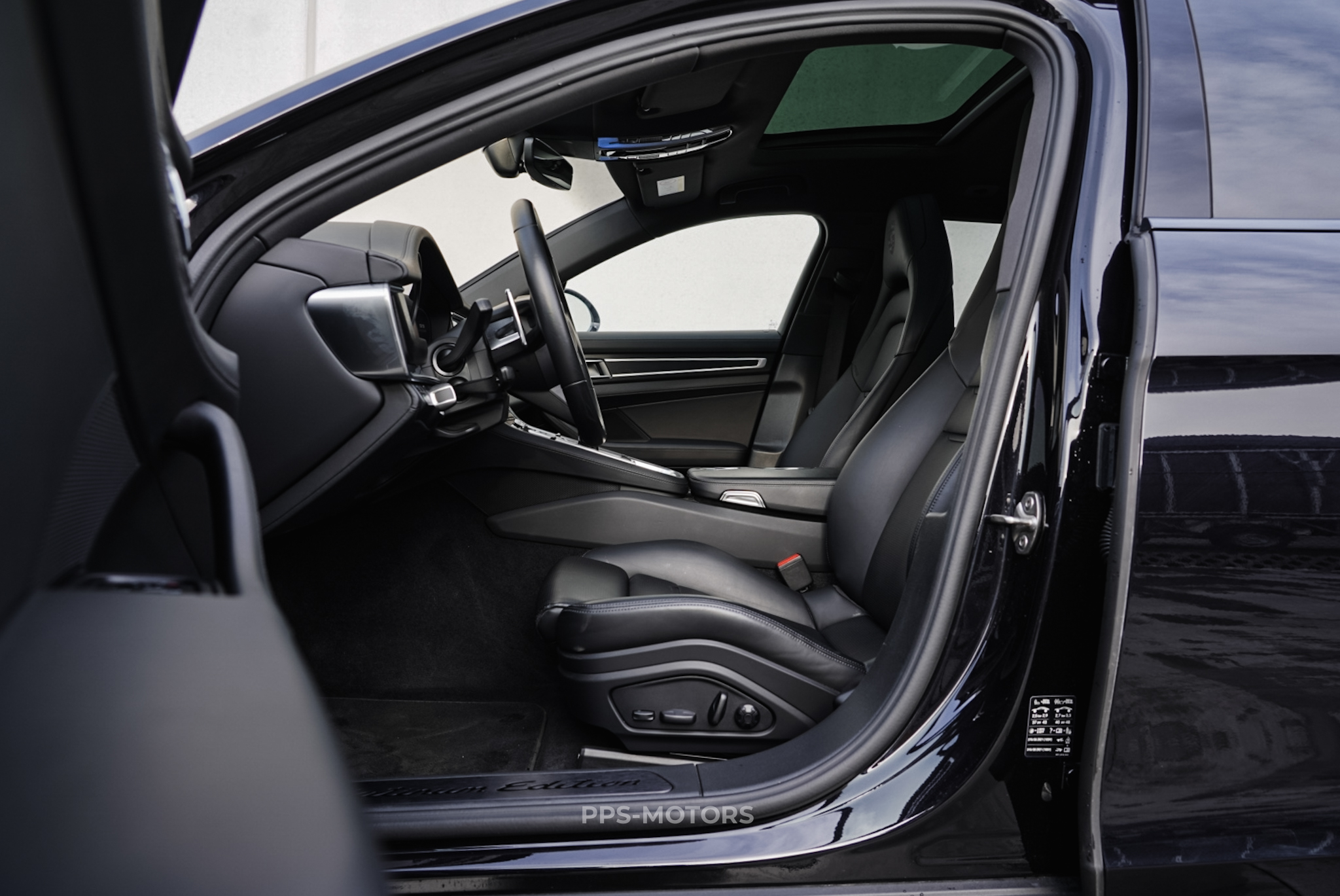Porsche PANAMERA SPORT TURISMO 4 E-HYBRID photo 8