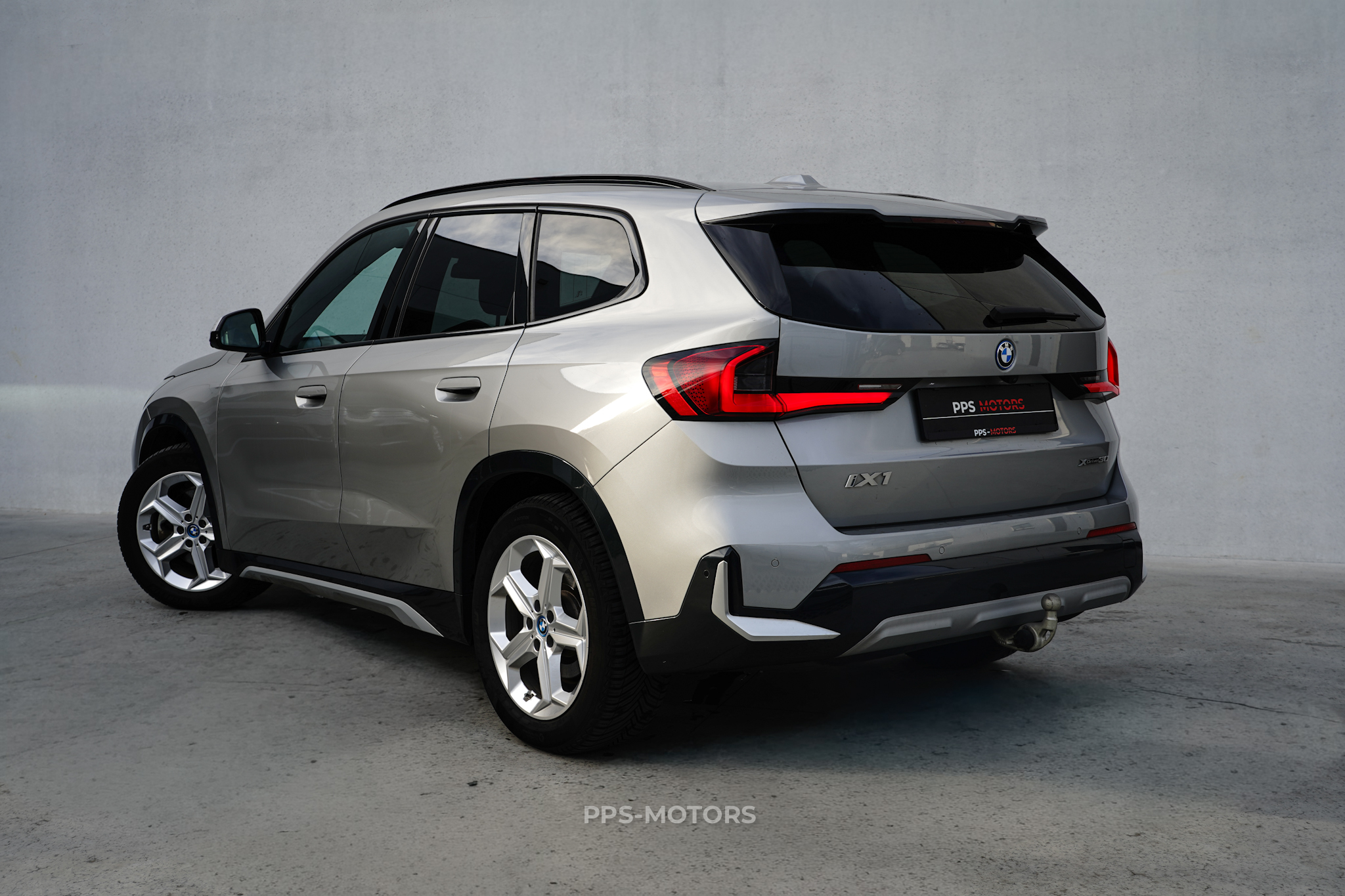 BMW iX1 30e xDrive photo 6
