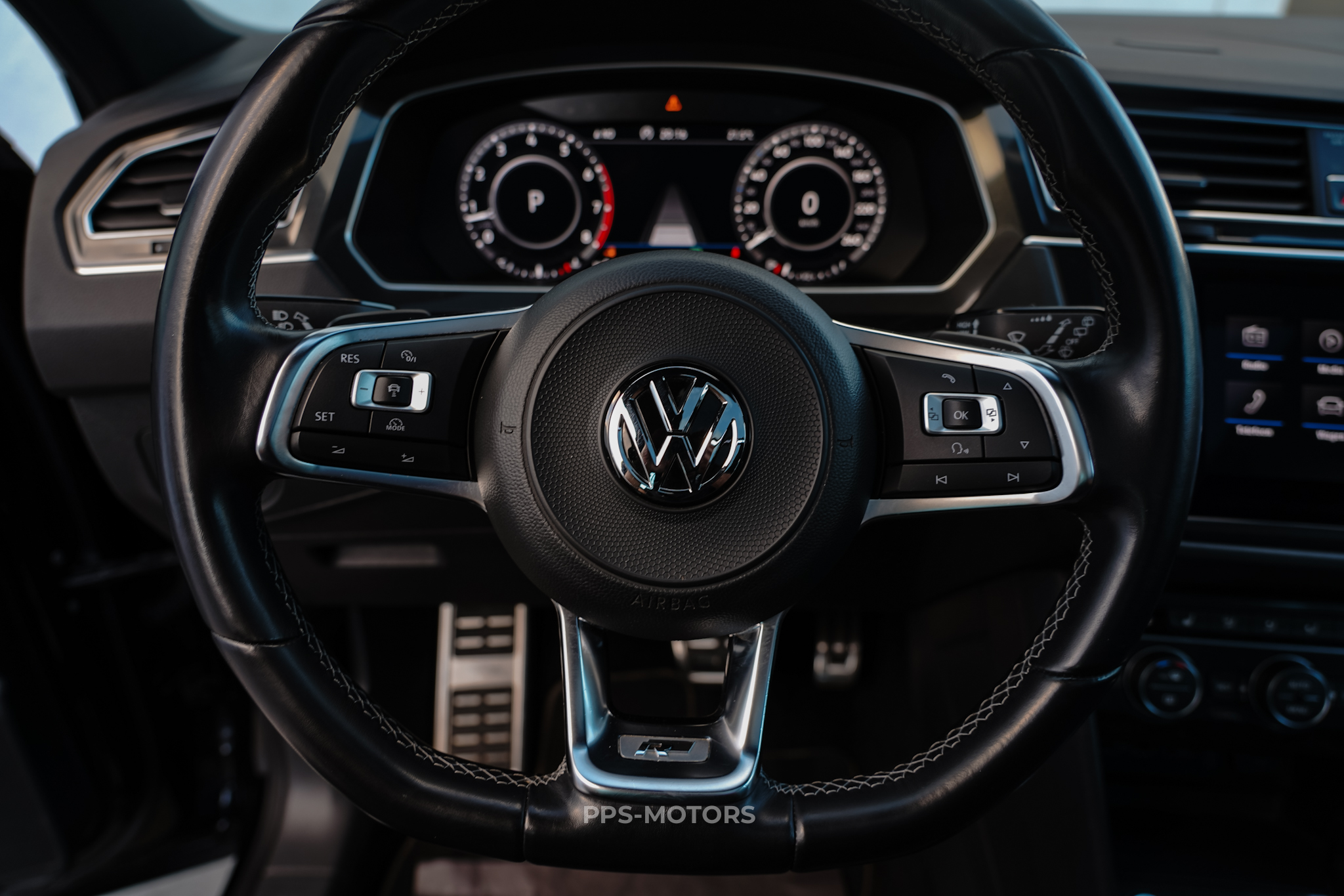 Volkswagen TIGUAN 1.4 TSI R-LINE photo 23