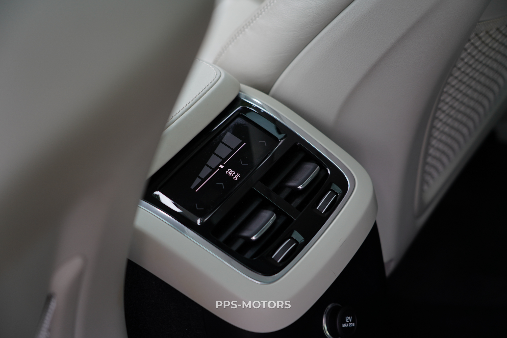 Volvo XC90 2.0 T8 INSCRIPTION photo 14