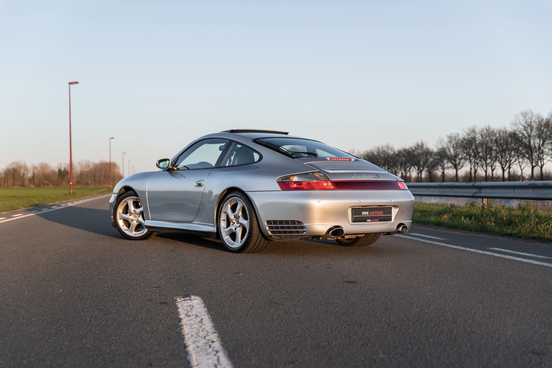 Porsche 996 CARRERA 4S photo 4